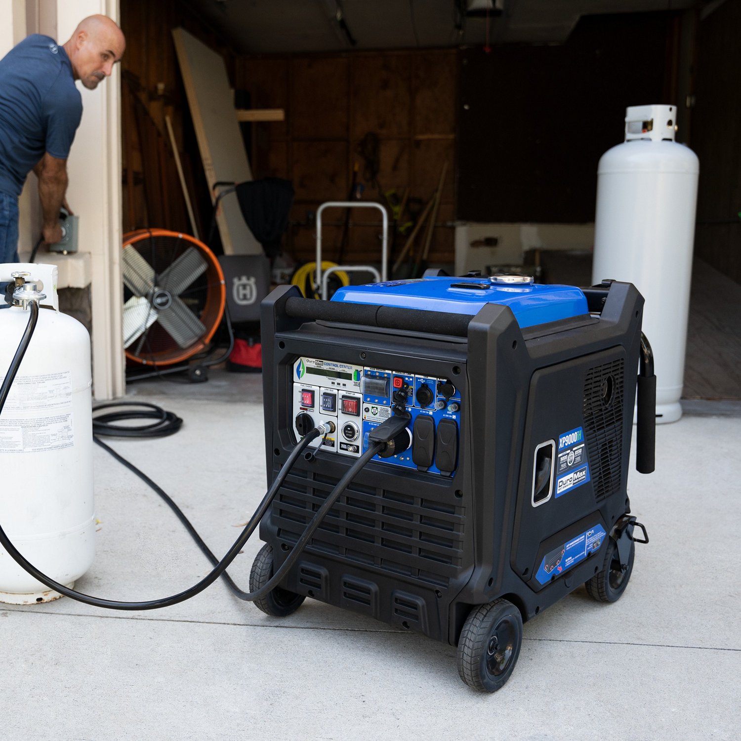 DuroMax 9,000 W 459cc Dual Fuel Digital Inverter Hybrid Portable Generator with CO Alert Academy