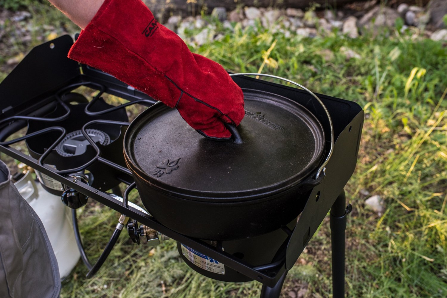 Camp Chef 14 in Cast Iron 12 qt Deluxe Dutch Oven Academy