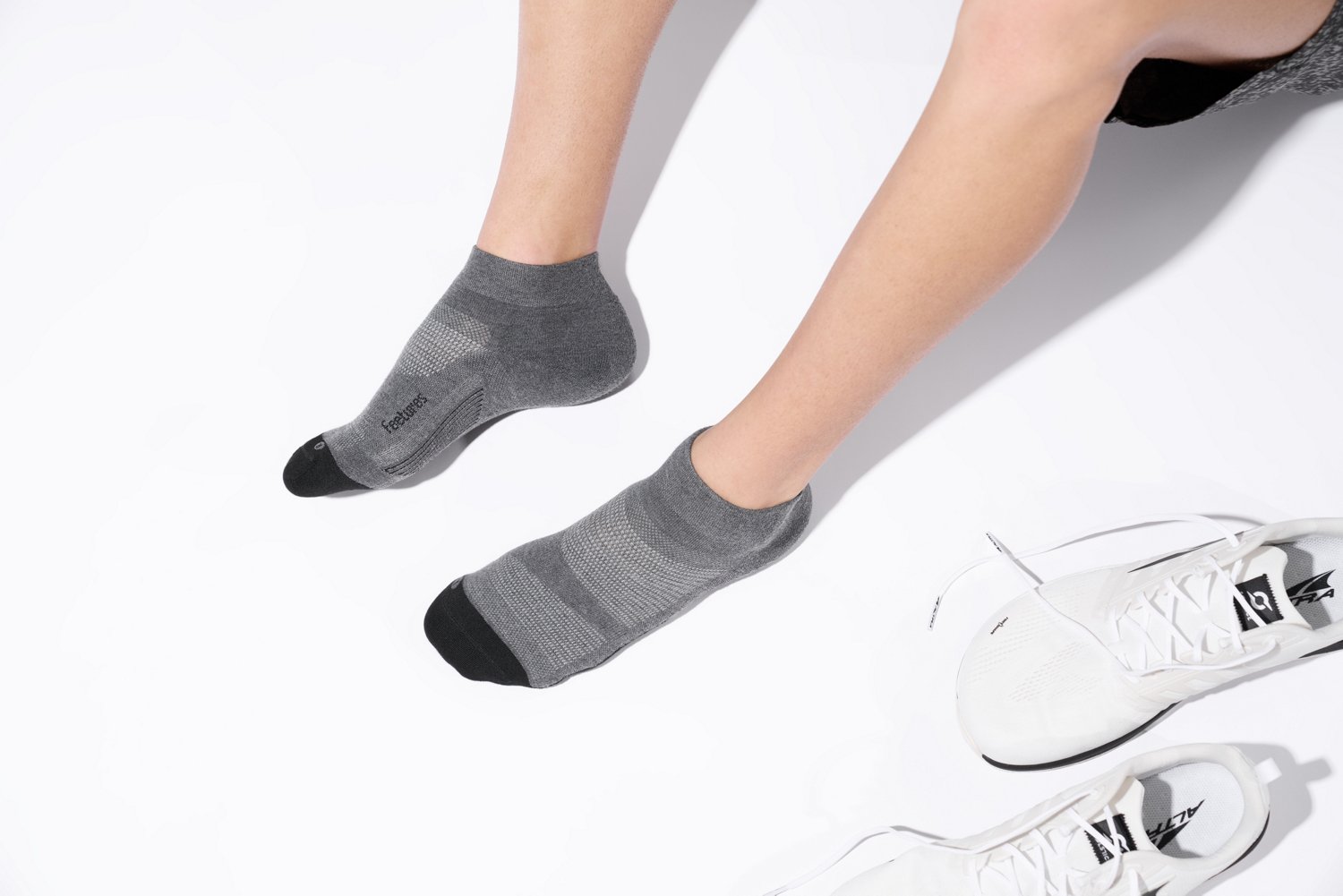 Feetures Elite Max Cushion Low Cut Socks - view number 2