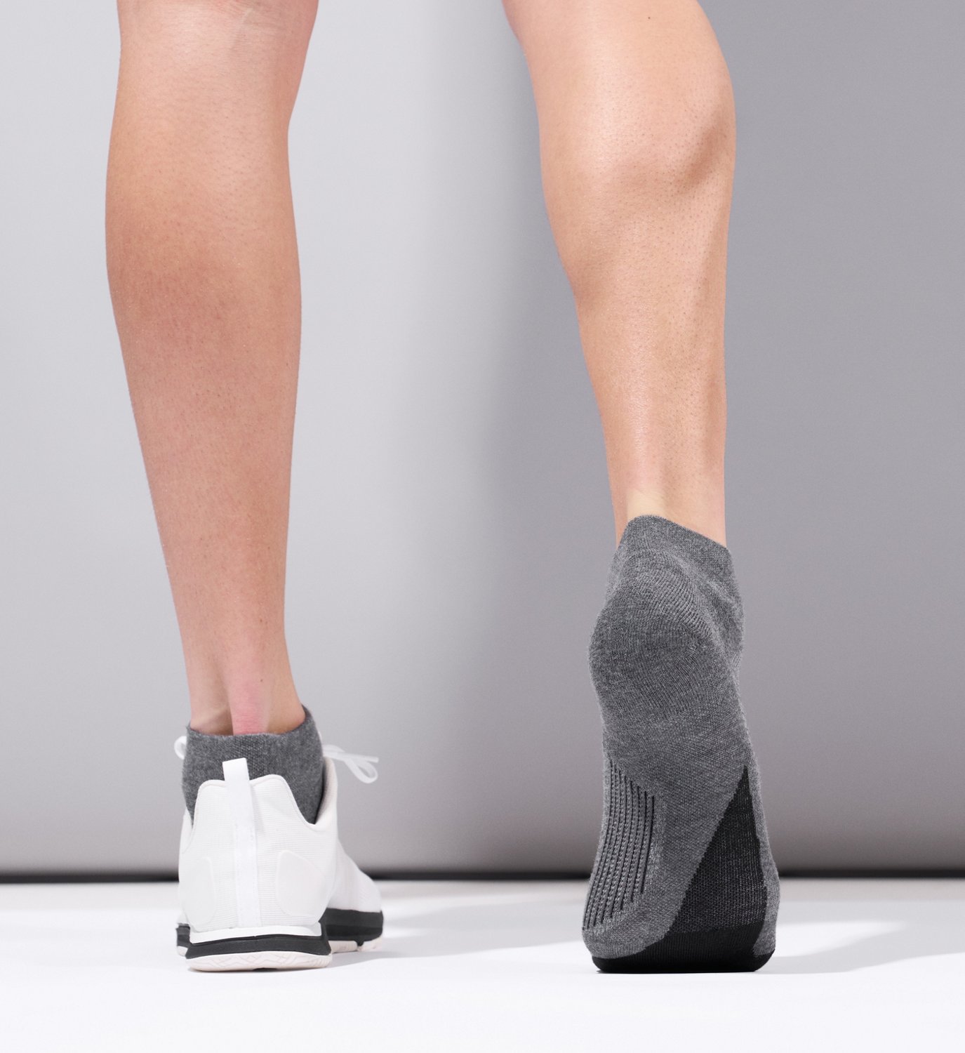 Feetures Elite Max Cushion Low Cut Socks - view number 3