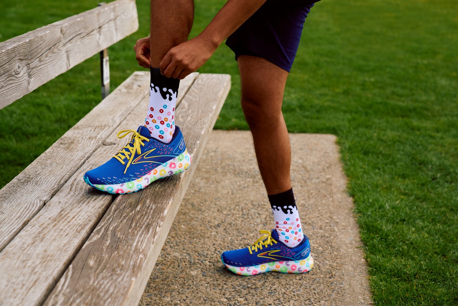 Brooks Adults' Tempo Knit Bowl O Brooks Splash Running Crew Socks - view number 3