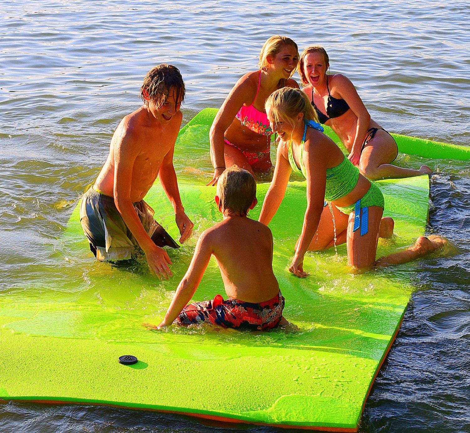 Rubber store floating mat