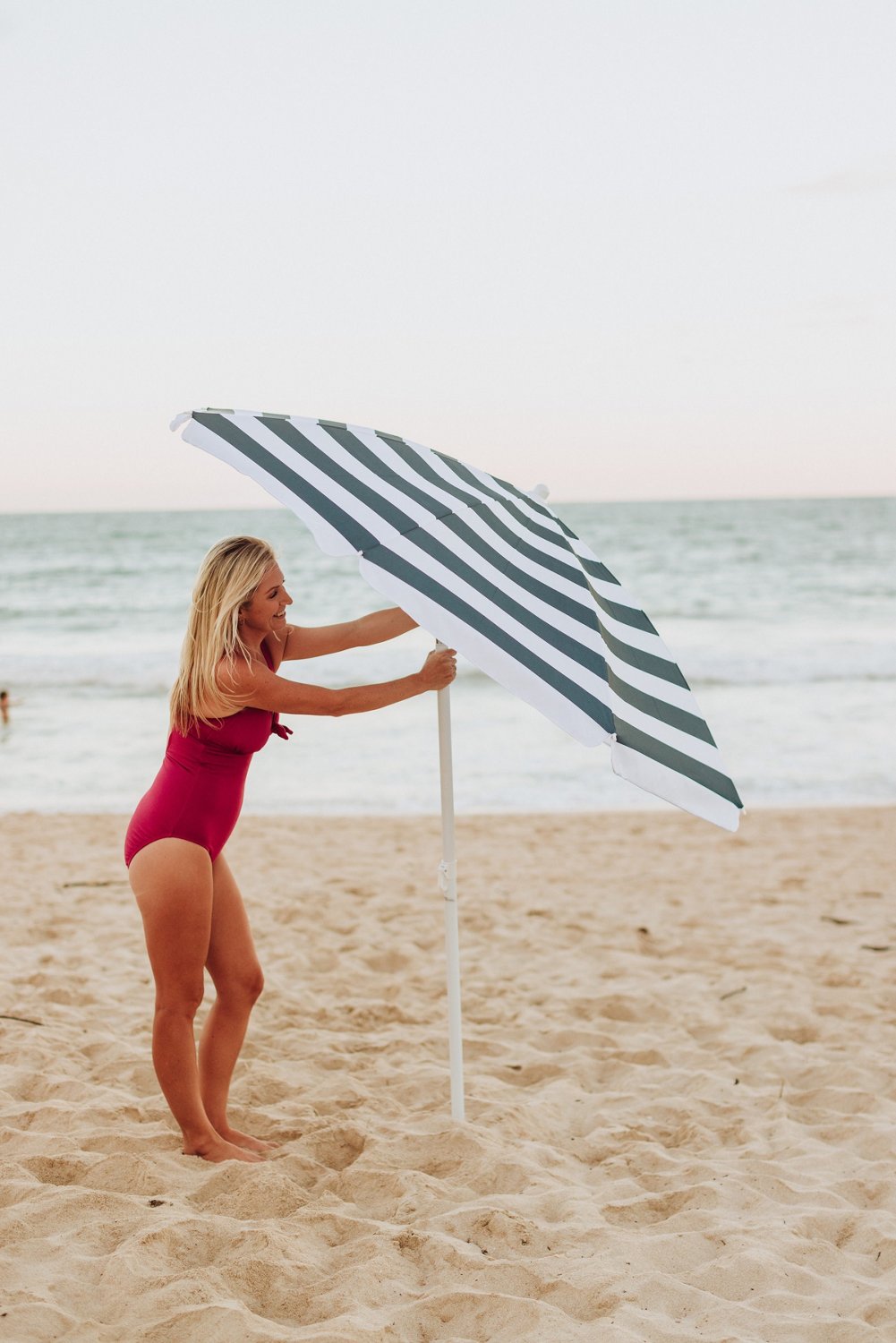 Picnic Time 5.5' Athens Pattern Portable Beach Umbrella                                                                          - view number 7