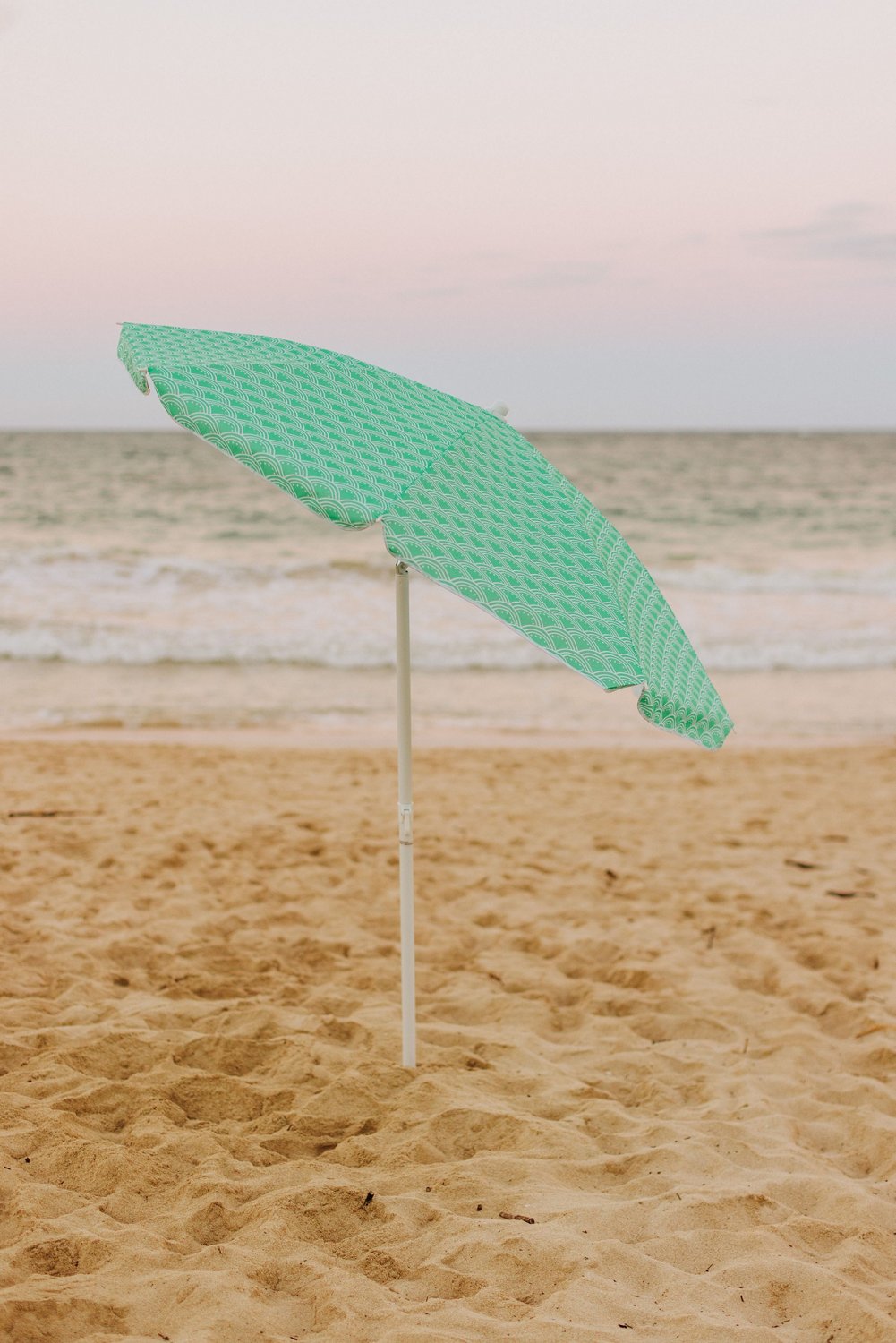 Picnic Time 5.5' Athens Pattern Portable Beach Umbrella