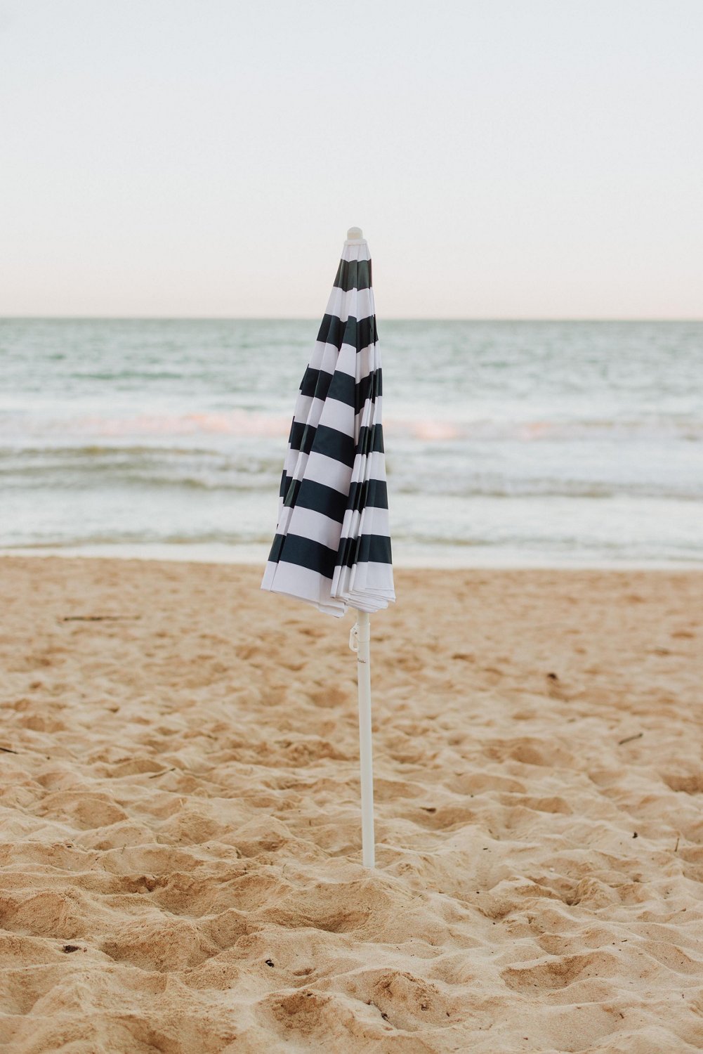Picnic Time 5.5' Athens Pattern Portable Beach Umbrella                                                                          - view number 8