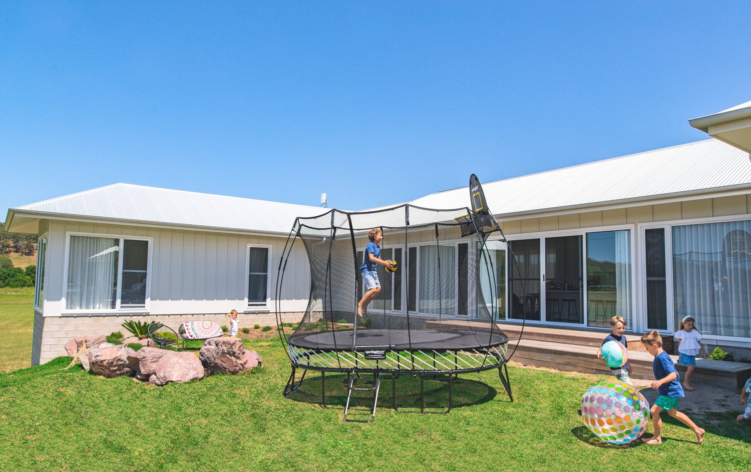 Springfree Medium Oval Trampoline - view number 3