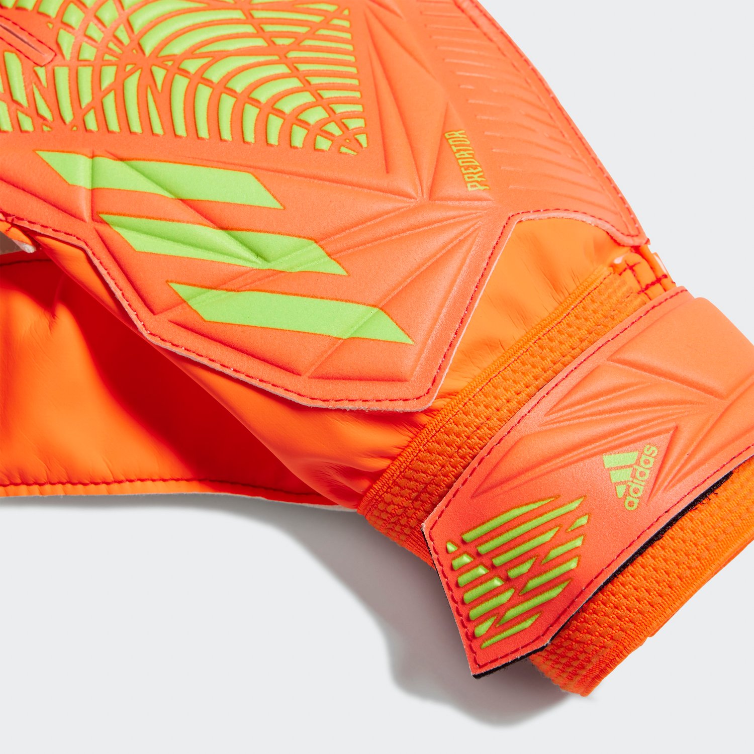 adidas Adults' Predator Training Goalie Gloves - view number 3