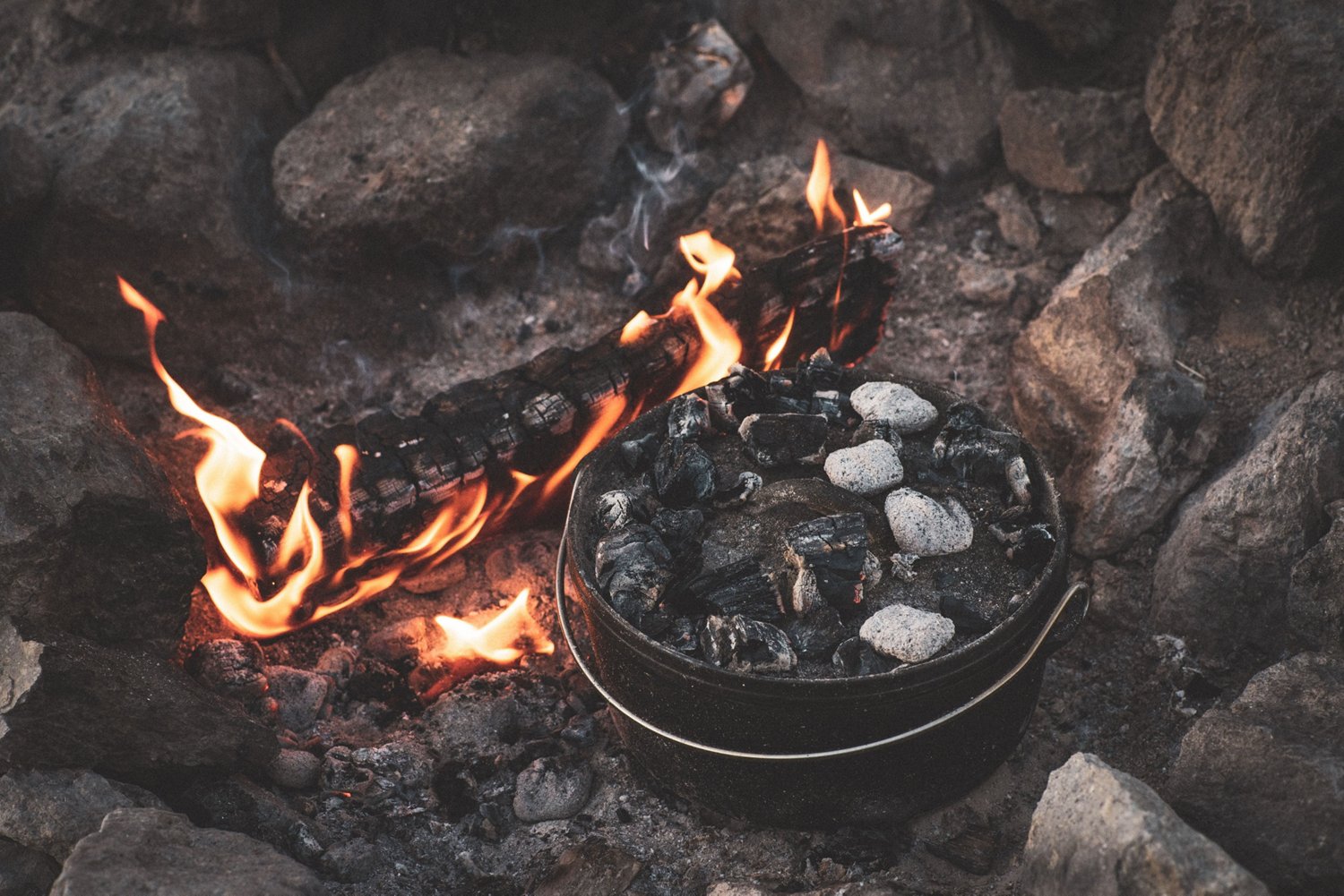 Camp Chef 10 in Cast Iron Classic 4 qt Standard Dutch Oven                                                                       - view number 7