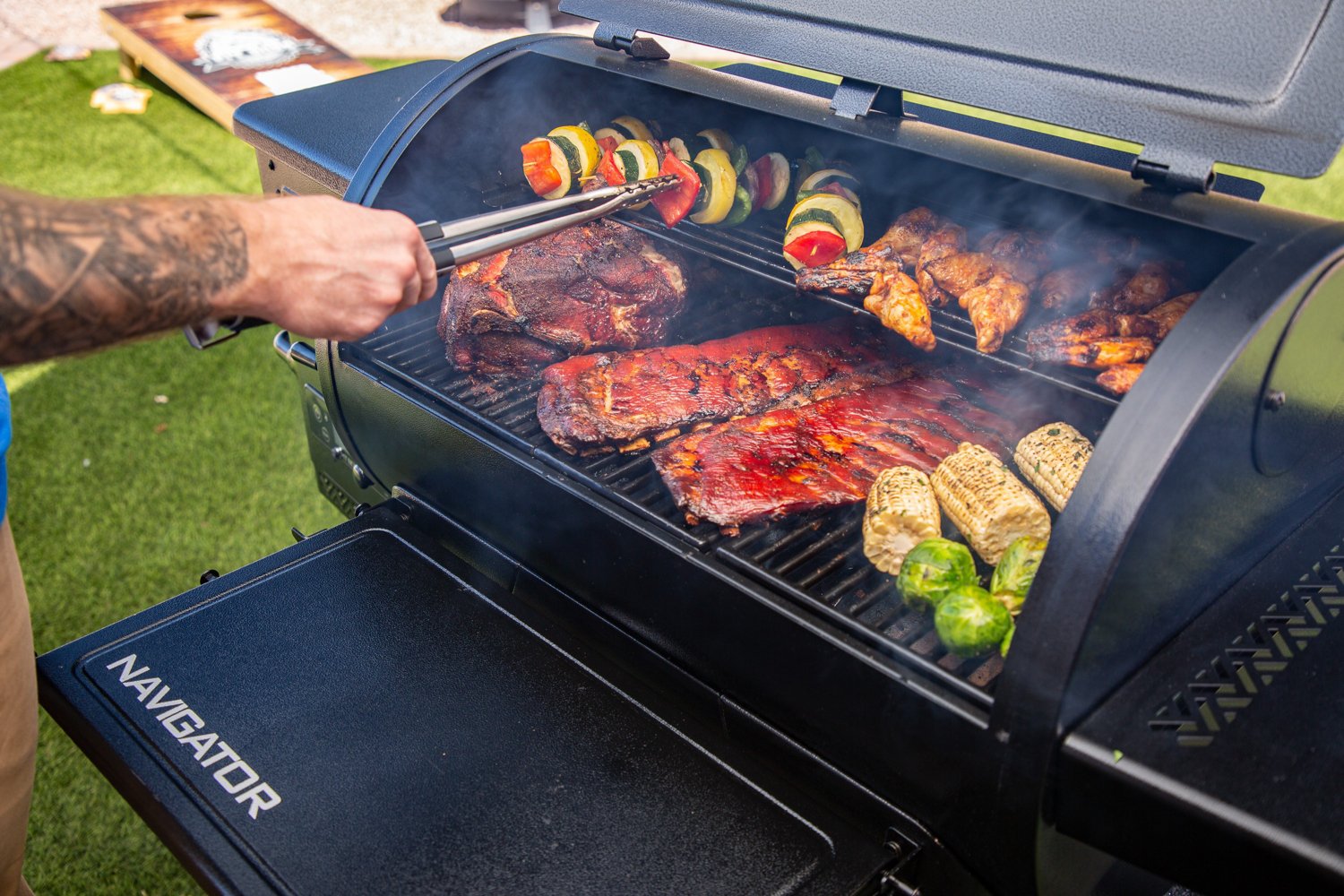 Pit Boss Navigator Wood Pellet Grill with Grill Cover Black PB850G