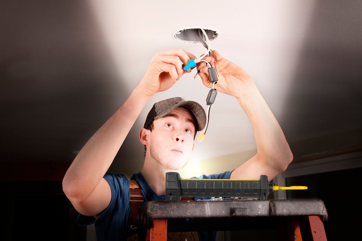 Stanley Rechargeable 500 Lumen LED Work Light - view number 3