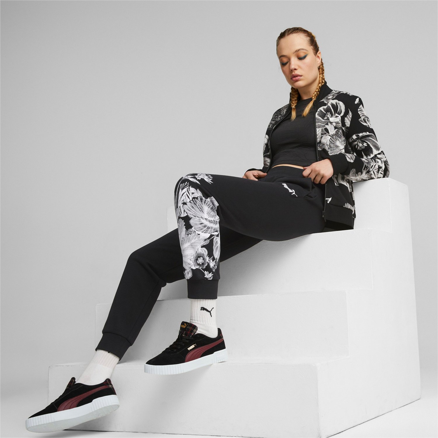 PUMA Women's Essentials+ Frozen Flower Graphic Sweatpants - view number 3