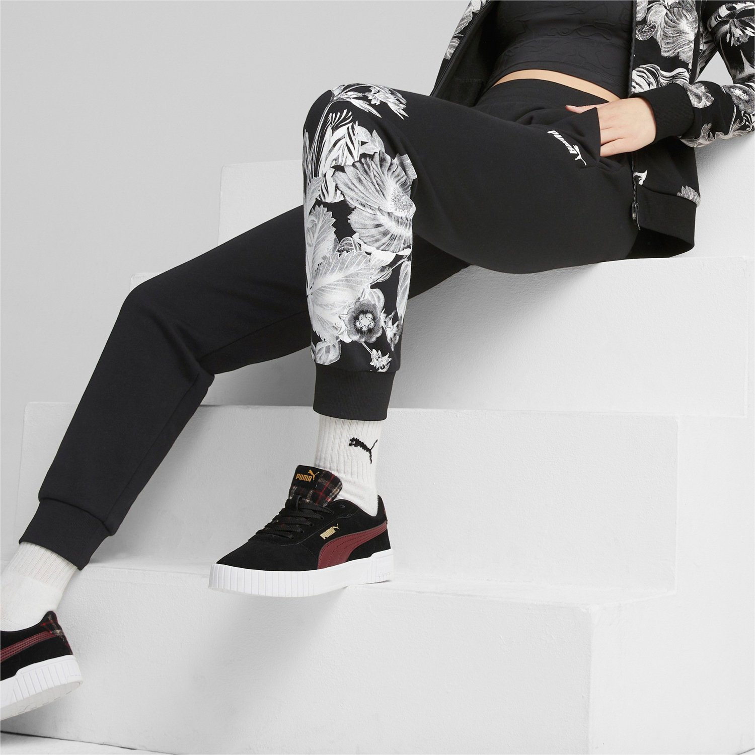 PUMA Women's Essentials+ Frozen Flower Graphic Sweatpants - view number 4