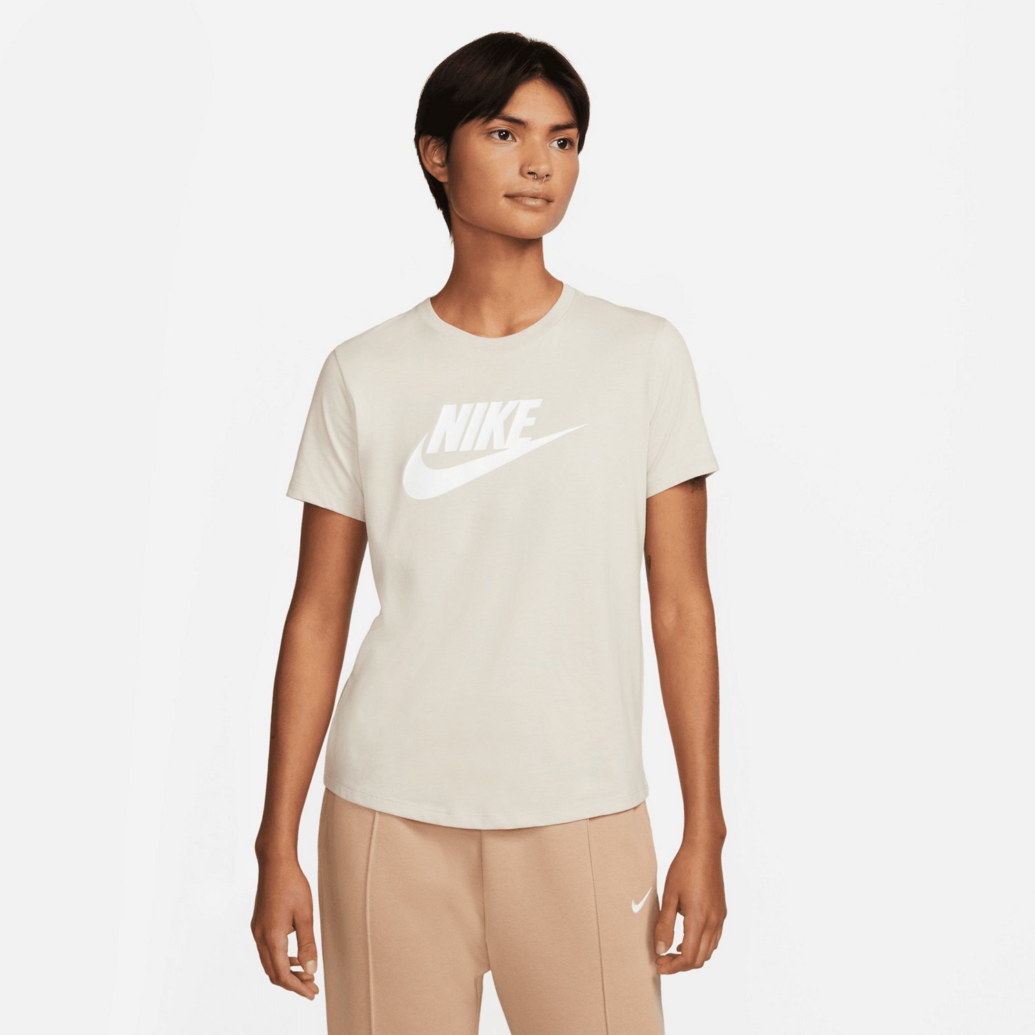 Nike Sportswear Essentials белая