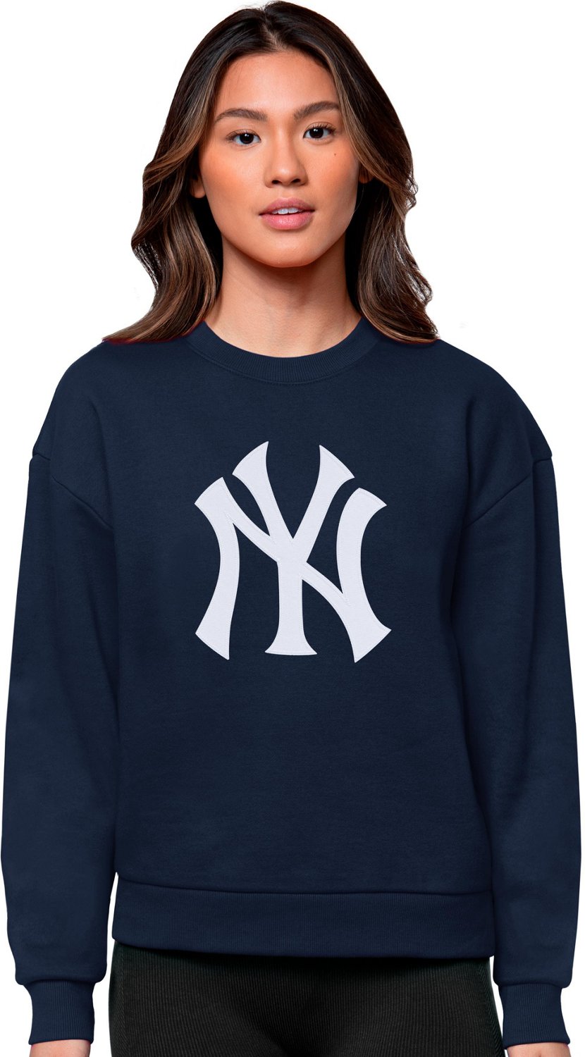 Antigua Women's New York Yankees Victory Crew Sweatshirt