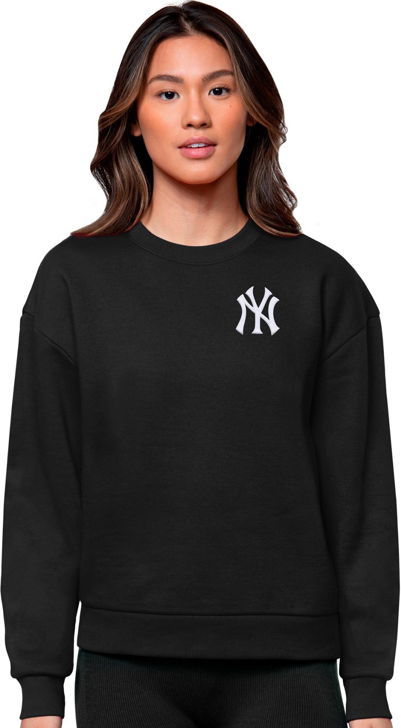 Antigua Women's New York Yankees Victory 2 Crew Sweatshirt