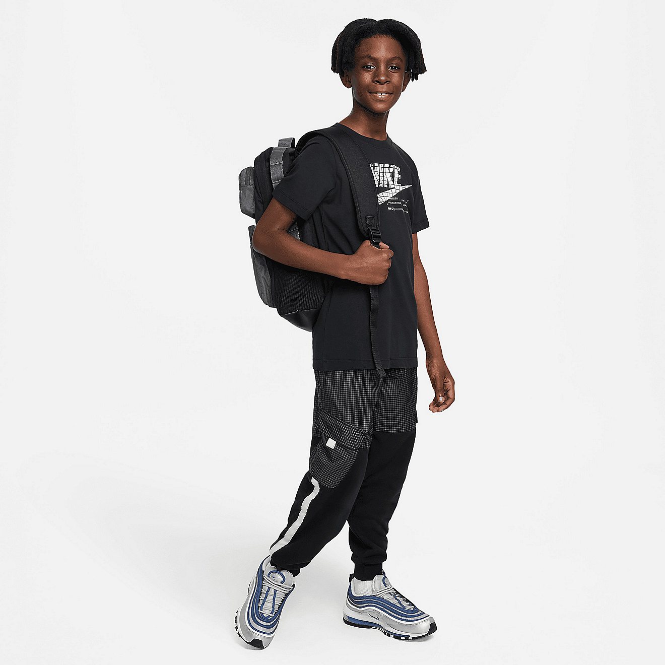 Nike Boys' Sportswear Club Seasonal GFX T-shirt                                                                                  - view number 4