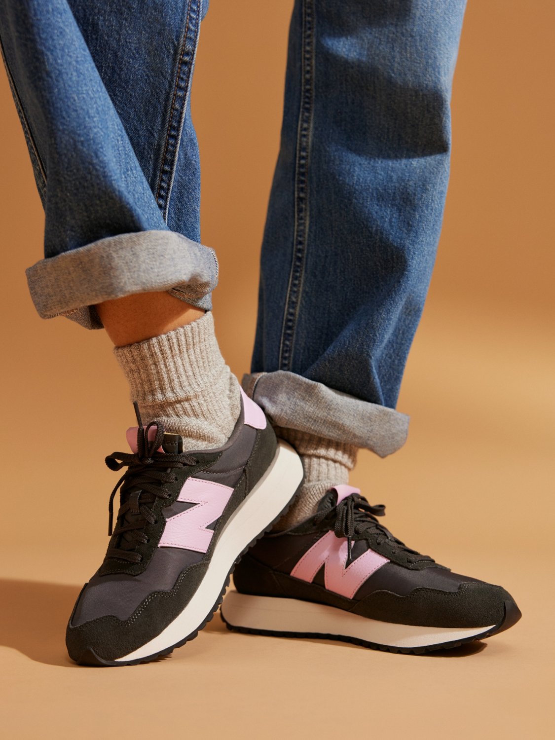 New Balance Women's 237 Retro Sneaker - view number 3