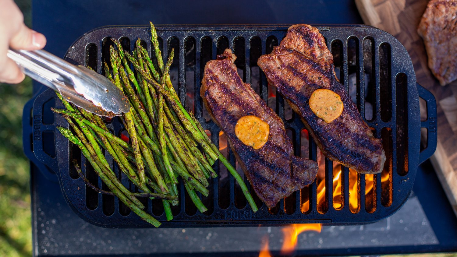 Lodge reg; Cast Iron Sportsman's Grill - Cracker Barrel