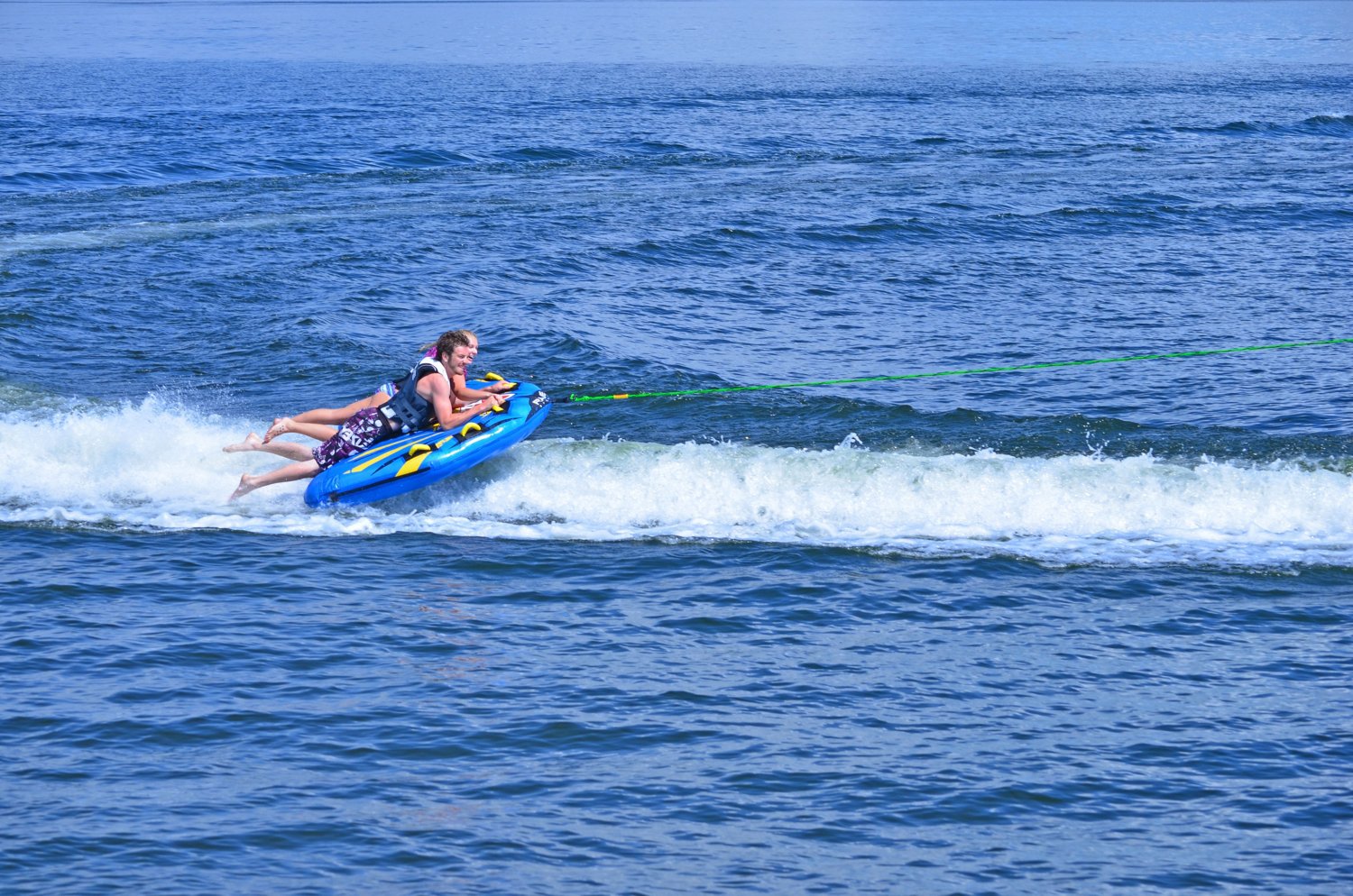 RAVE Sports Razor XP 3-Person Tube - view number 3