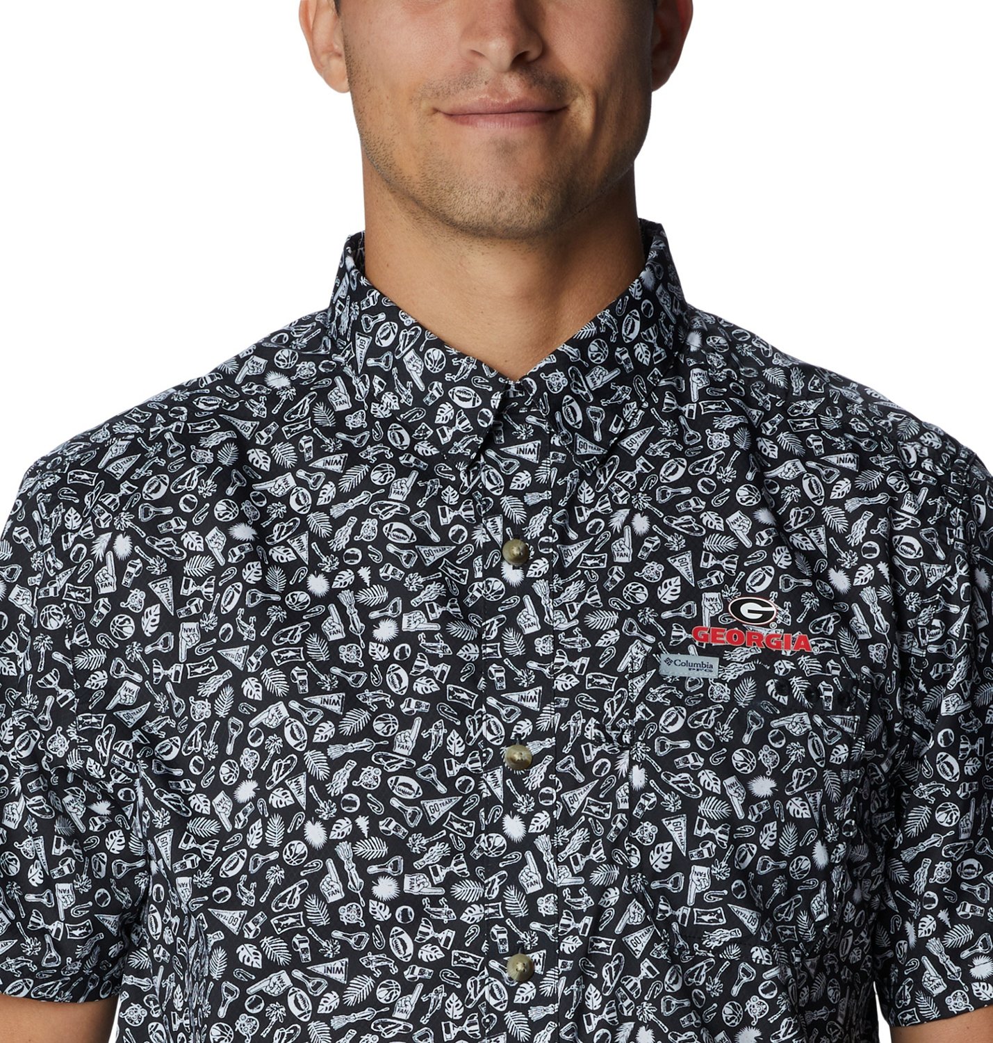 Columbia Sportswear Men's University of Georgia Super Slack Tide Gameday Print Button Down Shirt                                 - view number 4