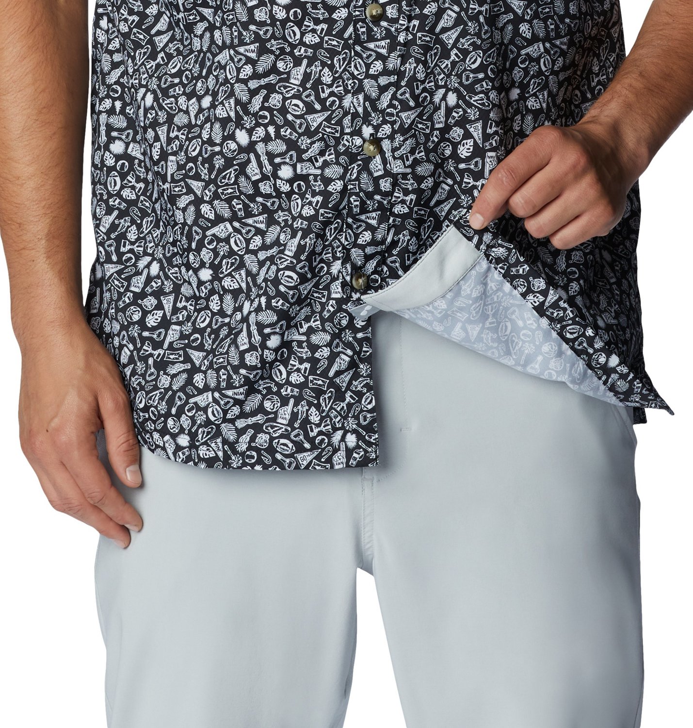 Columbia Sportswear Men's University of Georgia Super Slack Tide Gameday Print Button Down Shirt                                 - view number 6