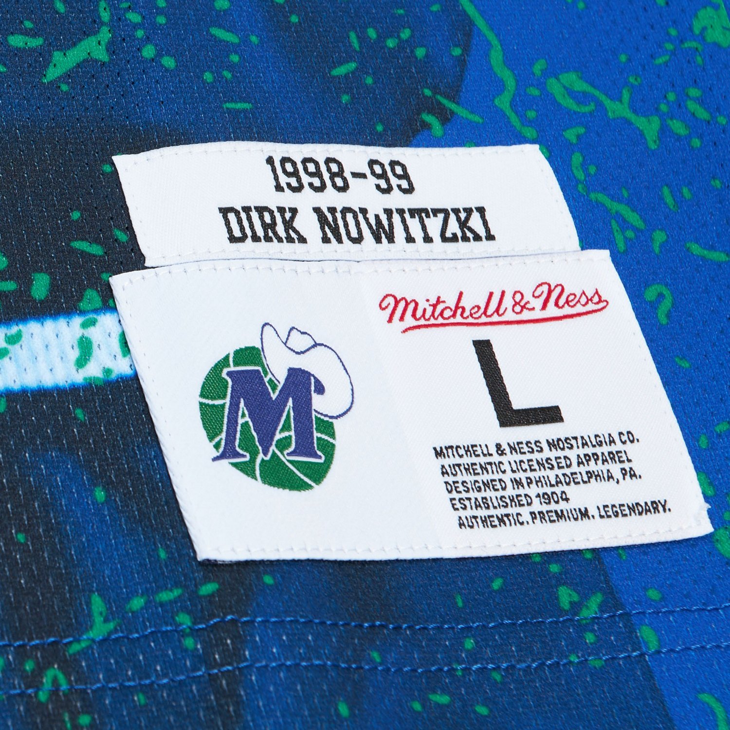 Mitchell & Ness Men's Dallas Mavericks Dirk Nowitski #41 Burst Tank Top - view number 4