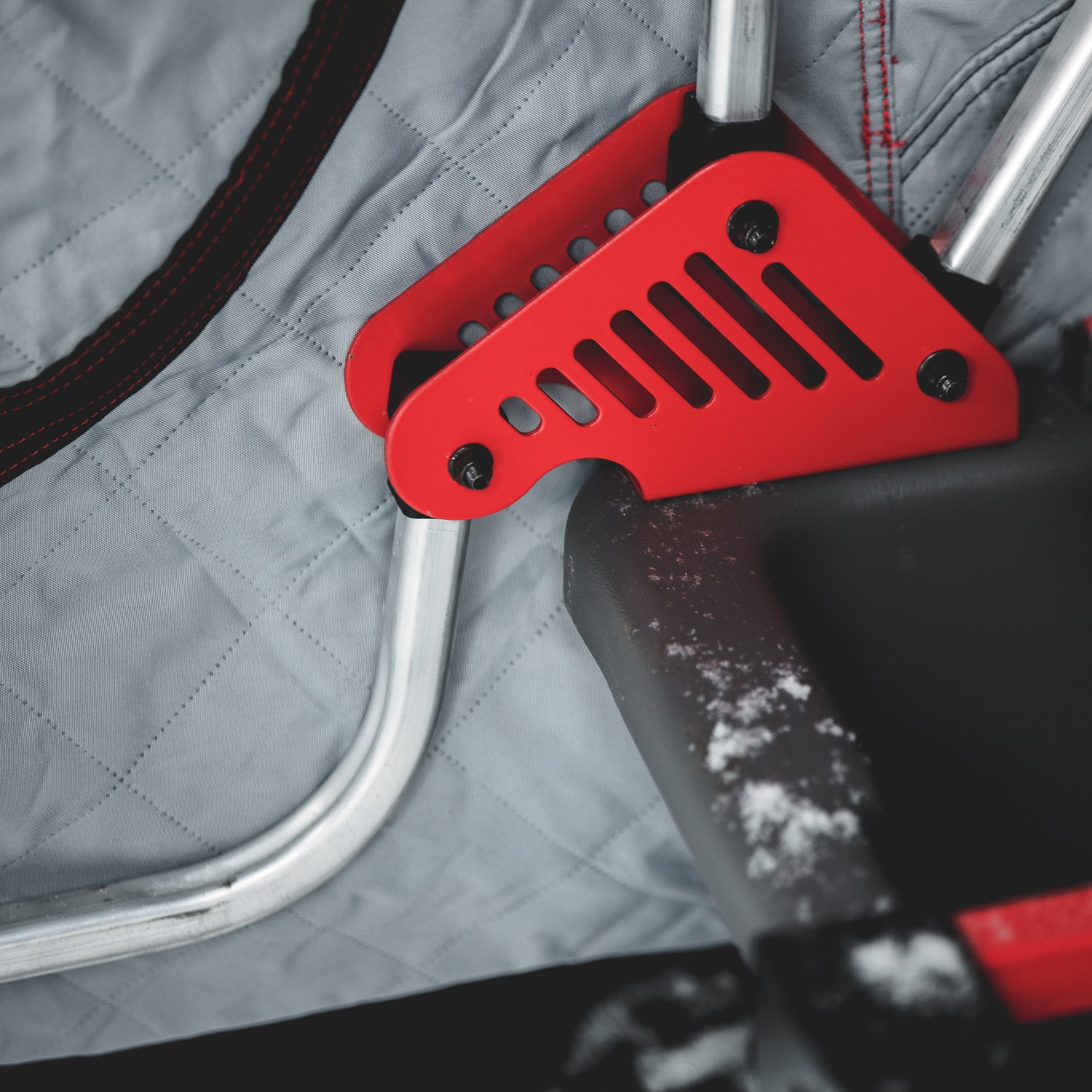 Eskimo Eskape 2600 Insulated Side Door Sled Shelter - view number 4