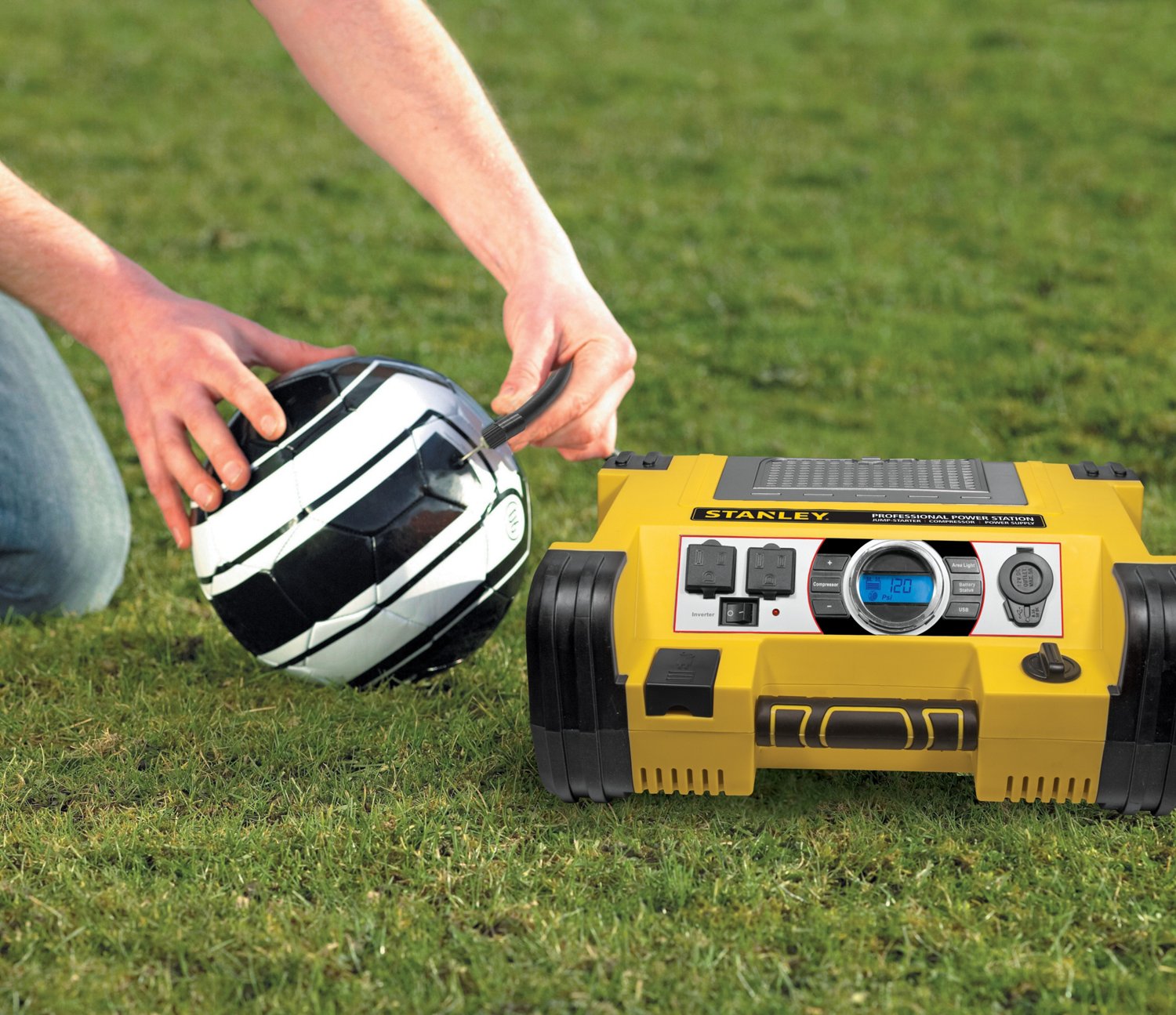 Stanley FATMAX 700 Instant/1,400 Peak Battery Amp Professional Power Station with 500 W Inverter and Digital Gauge               - view number 2