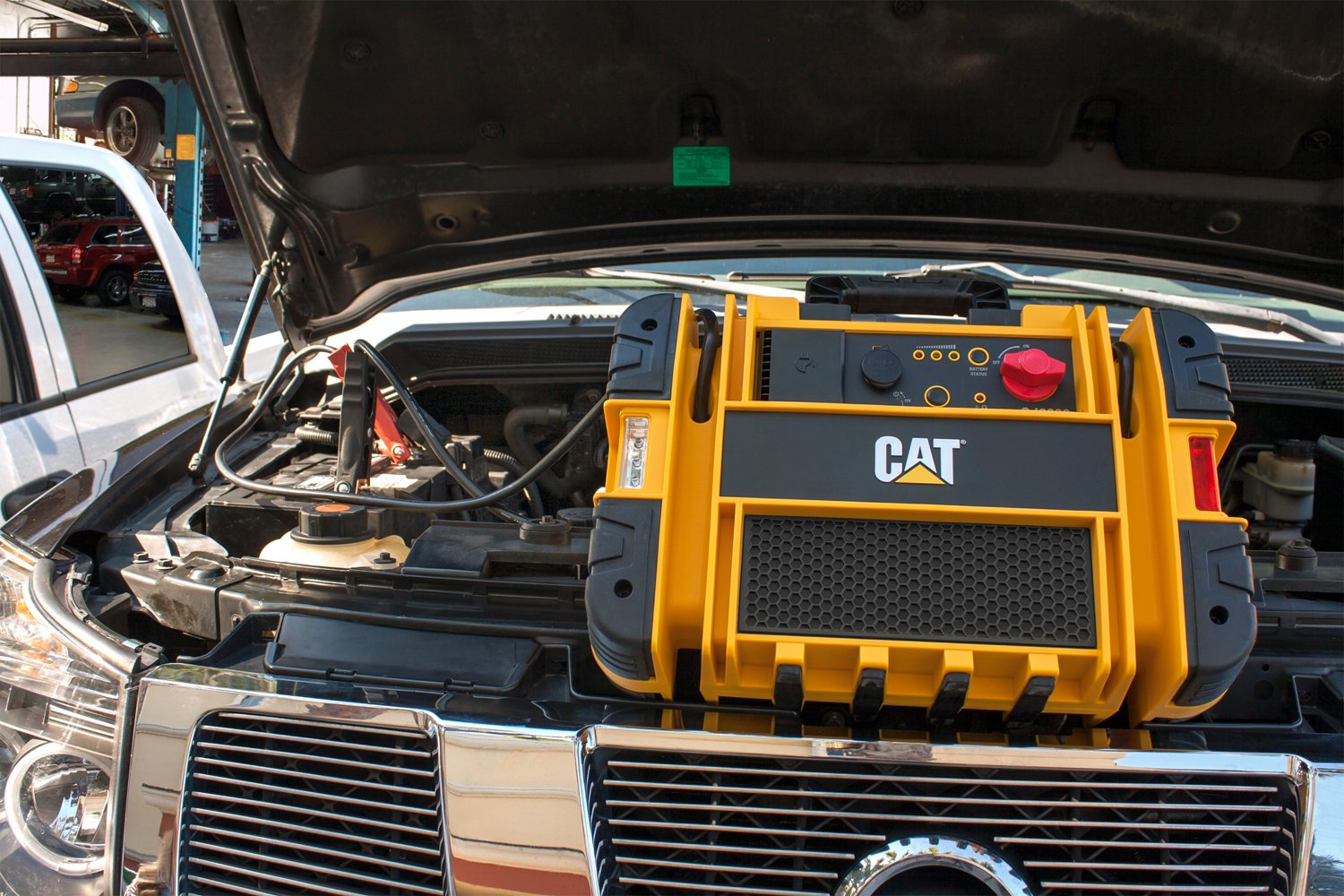 CAT 2000 Peak Amp Jump Starter - view number 3
