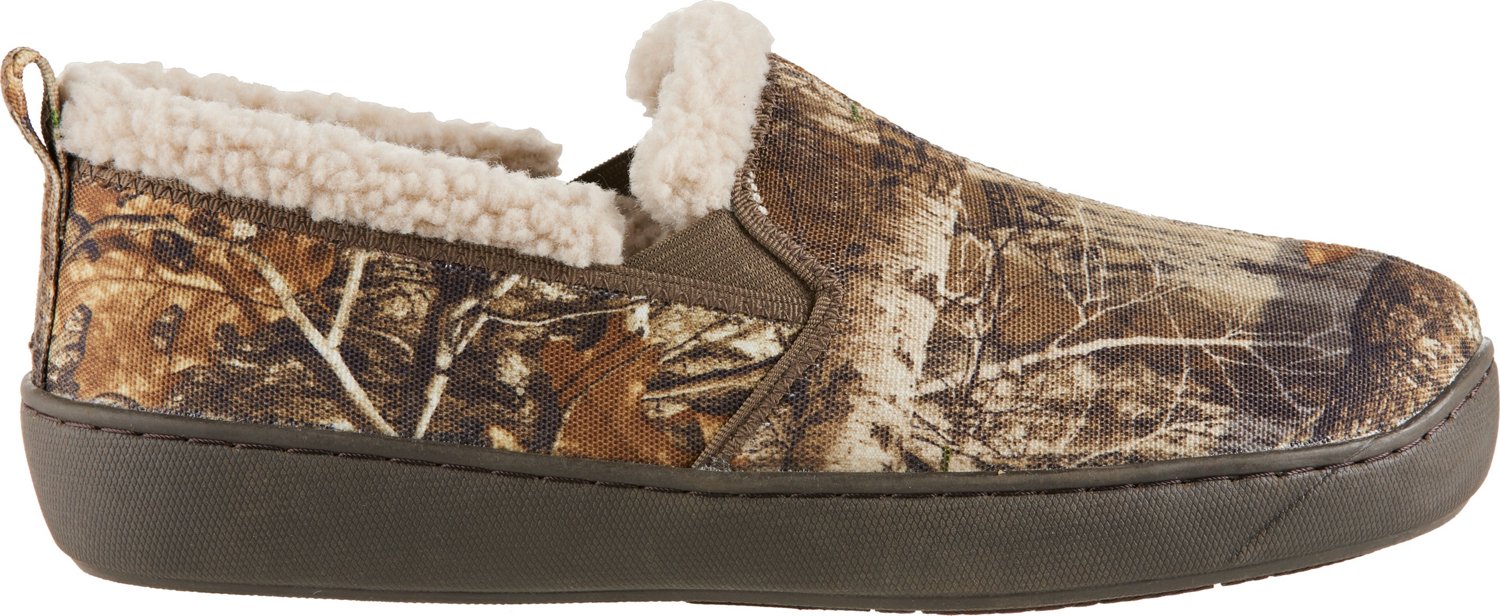 Magellan Outdoors Men s Realtree Edge Slippers Academy