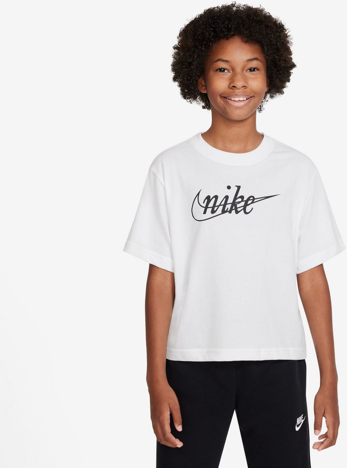 White nike 2025 shirt girls