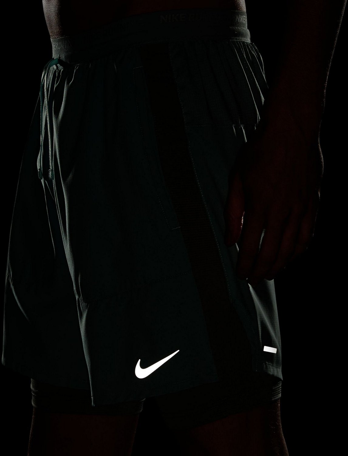 Nike Men's DriFIT Stride Hybrid Running Shorts 7 in Academy