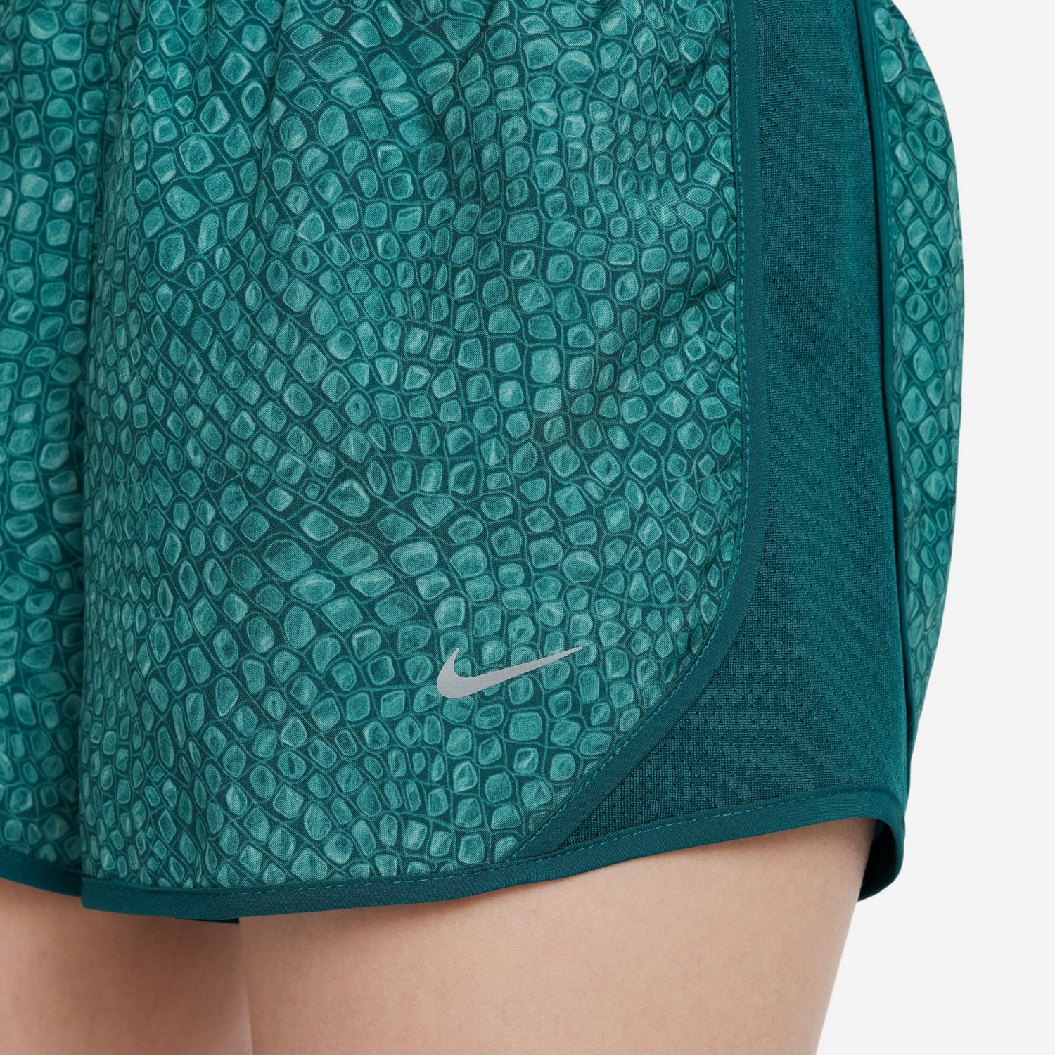 Nike Girls' Dri-FIT Tempo Allover Print Shorts 3 in - view number 5