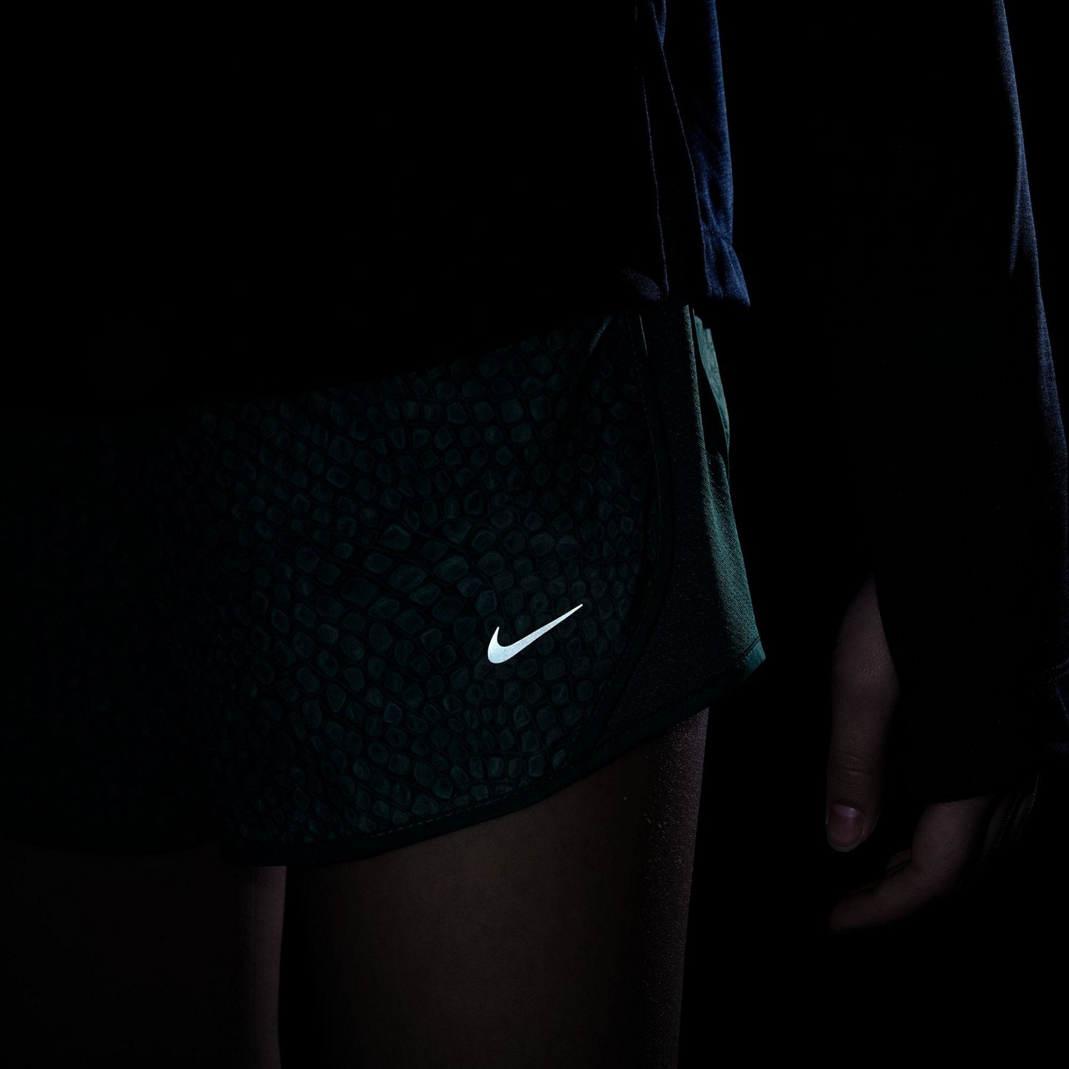 Nike Girls' Dri-FIT Tempo Allover Print Shorts 3 in - view number 7