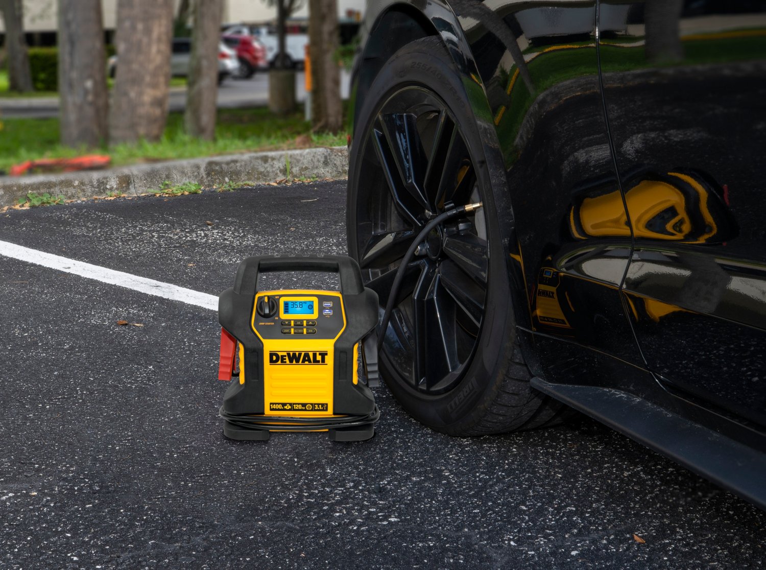 DeWALT 1600 Peak Amp Professional Jump Starter with Air Compressor - view number 4