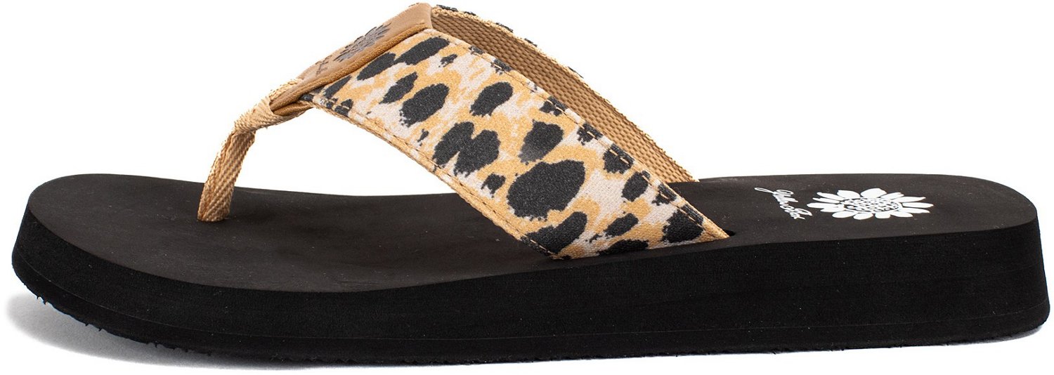 Yellow Box Women's Finwick Cheetah Flip Flops | Academy