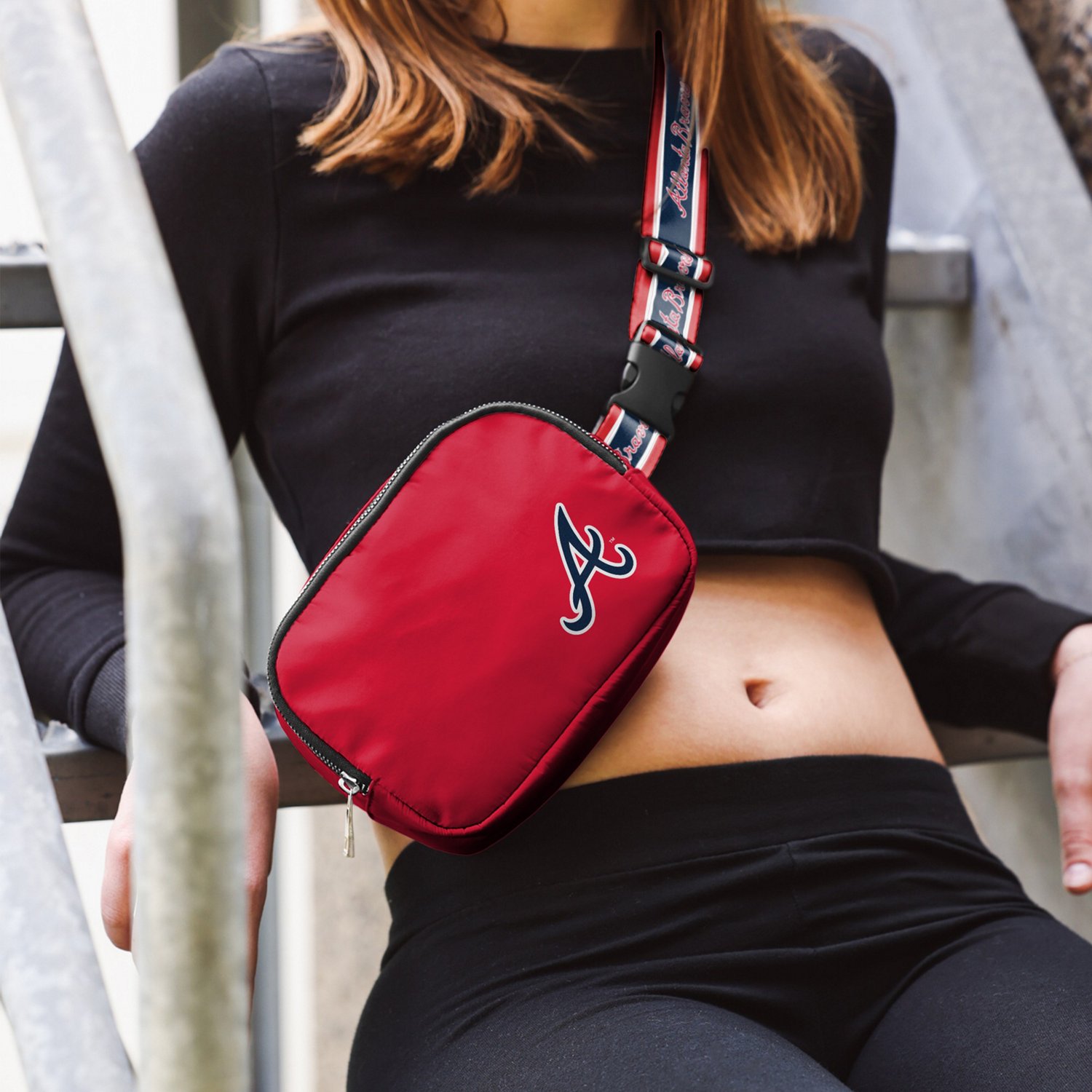 FOCO Atlanta Braves Crossbody Belt Bag - view number 3