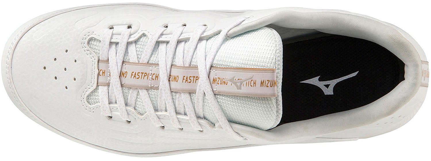 mizuno finch softball cleats