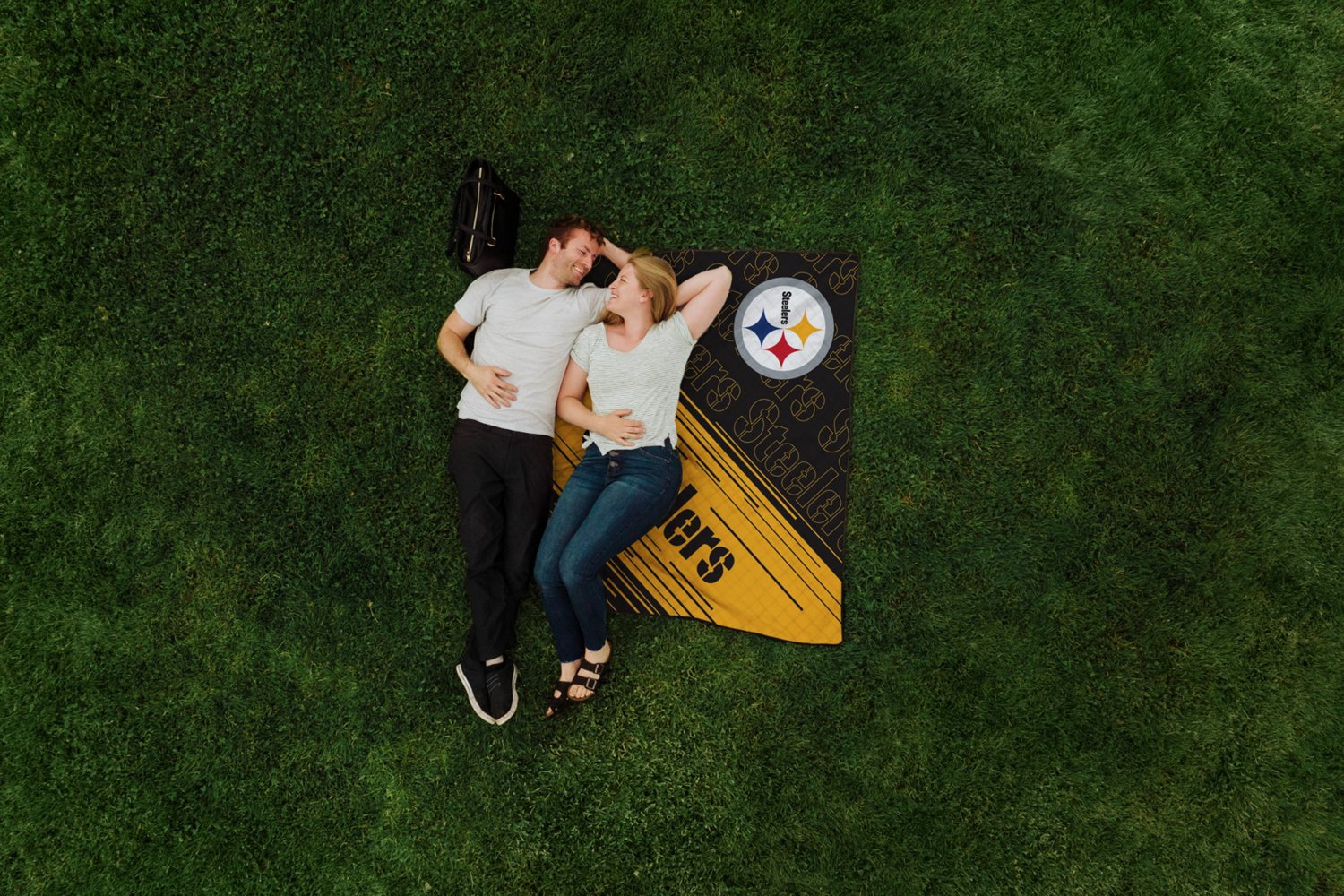 Picnic Time Pittsburgh Steelers Impresa Picnic Blanket - view number 4