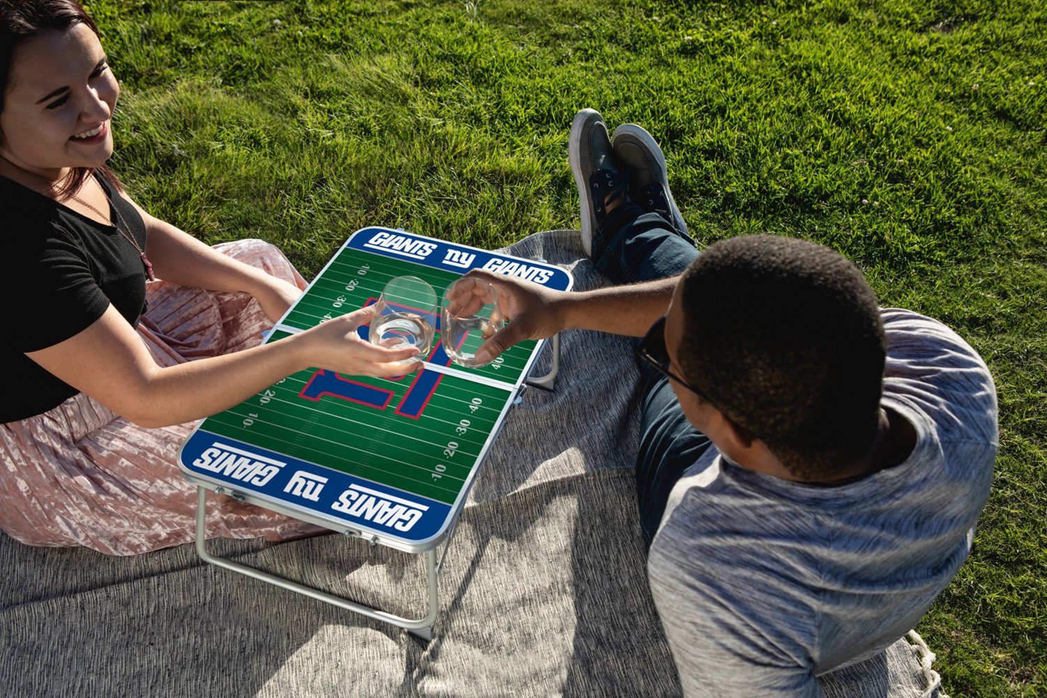 Picnic Time New York Giants Mini Portable Folding Table - view number 4