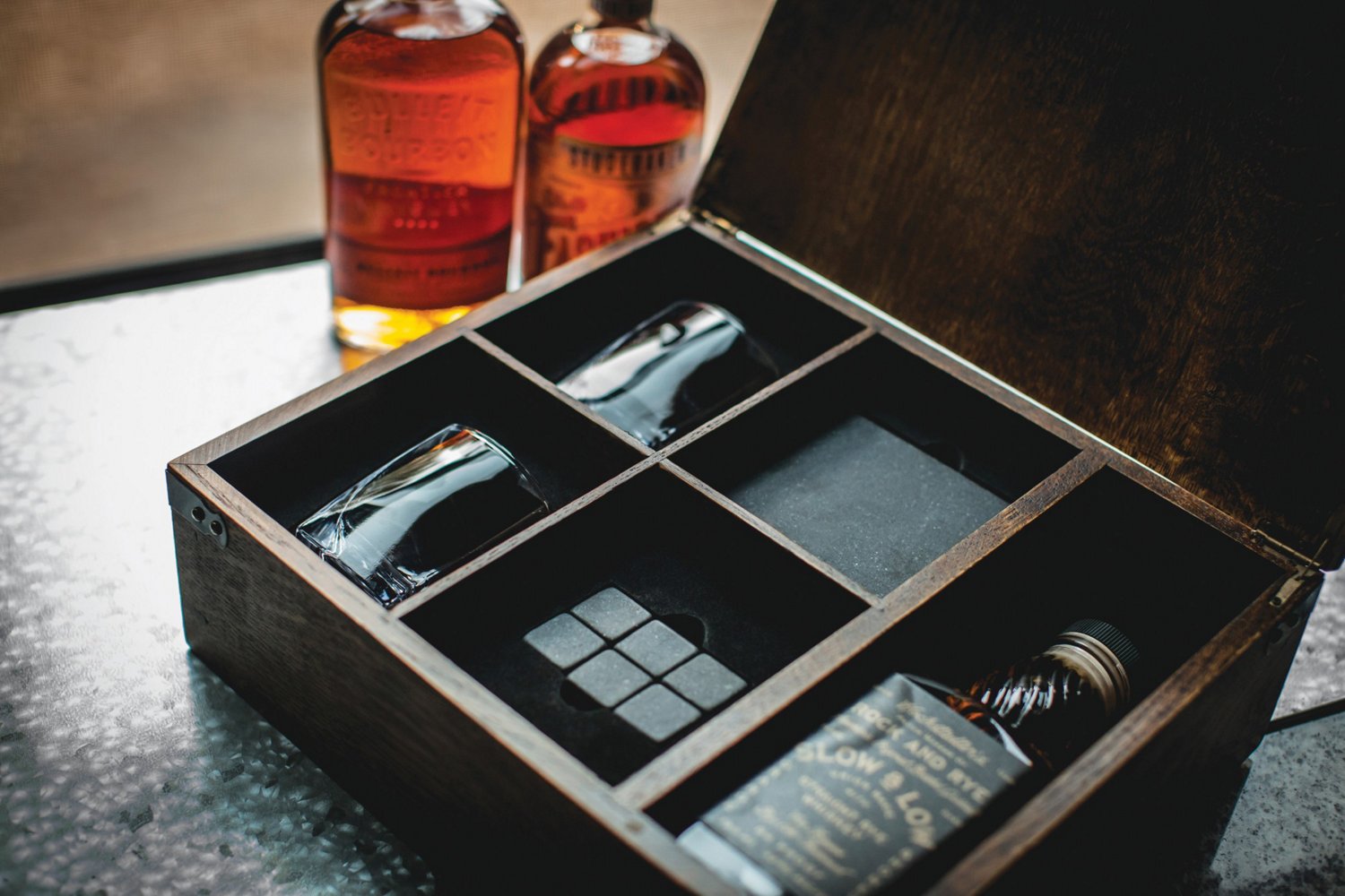 Picnic Time San Francisco 49ers Whiskey Box Gift Set - view number 3