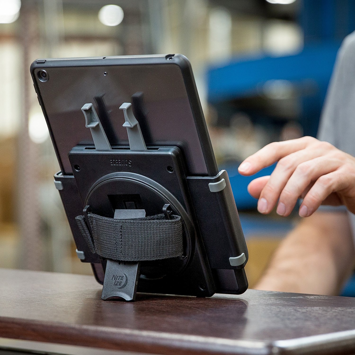 Nite Ize Squeeze Universal Tablet Holder - view number 7