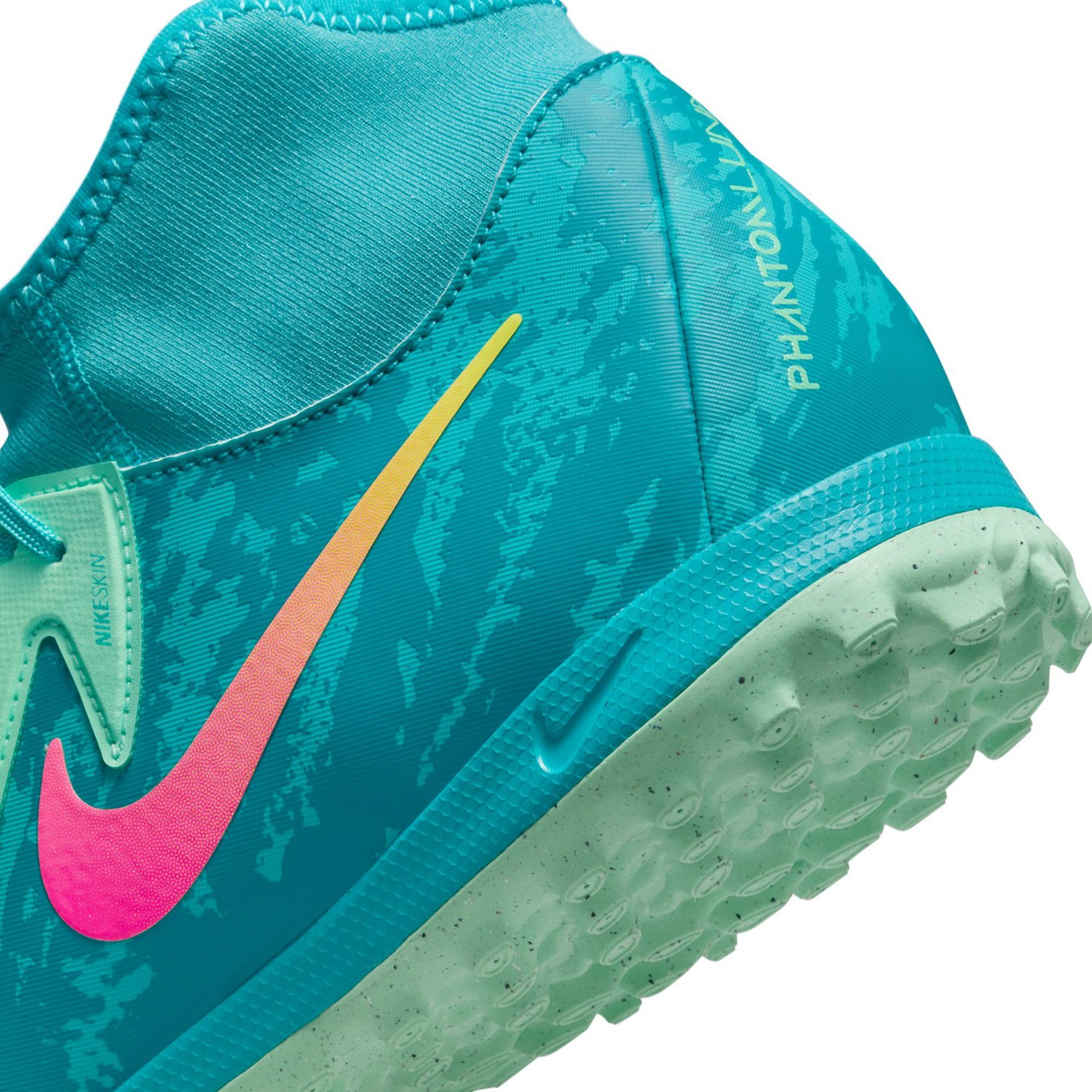 Nike Adults' Phantom Luna II Academy LV8 TF Soccer Cleats