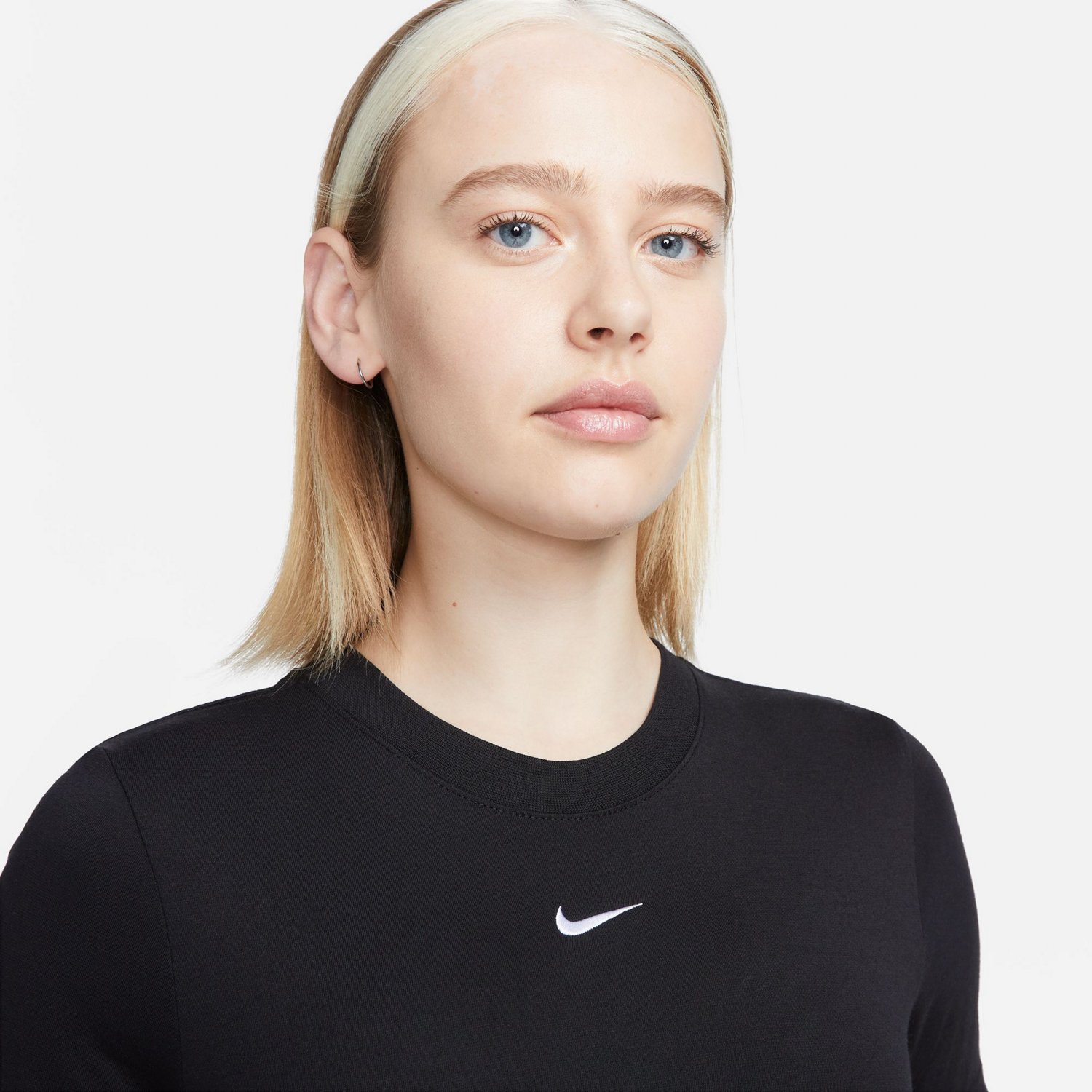 Nike Women's Sportswear Essentials Slim Cropped T-shirt                                                                          - view number 3