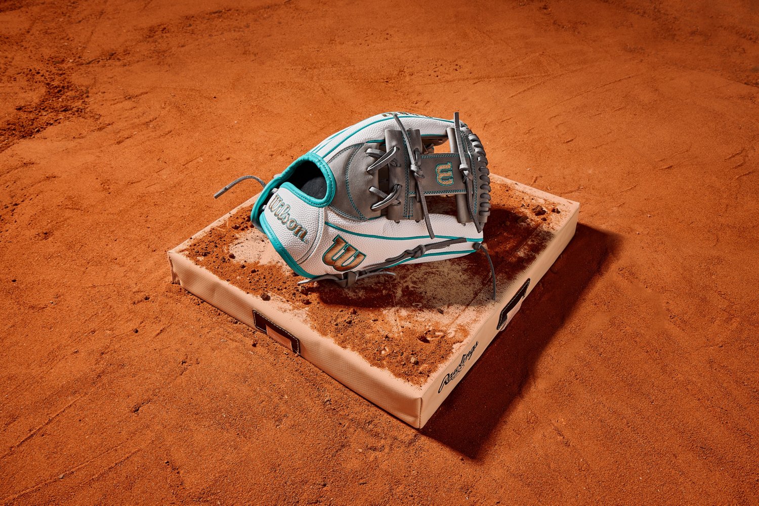 Wilson A2000 H75 SuperSkin Fastpitch 11.75 in Softball Fielding Glove                                                            - view number 5