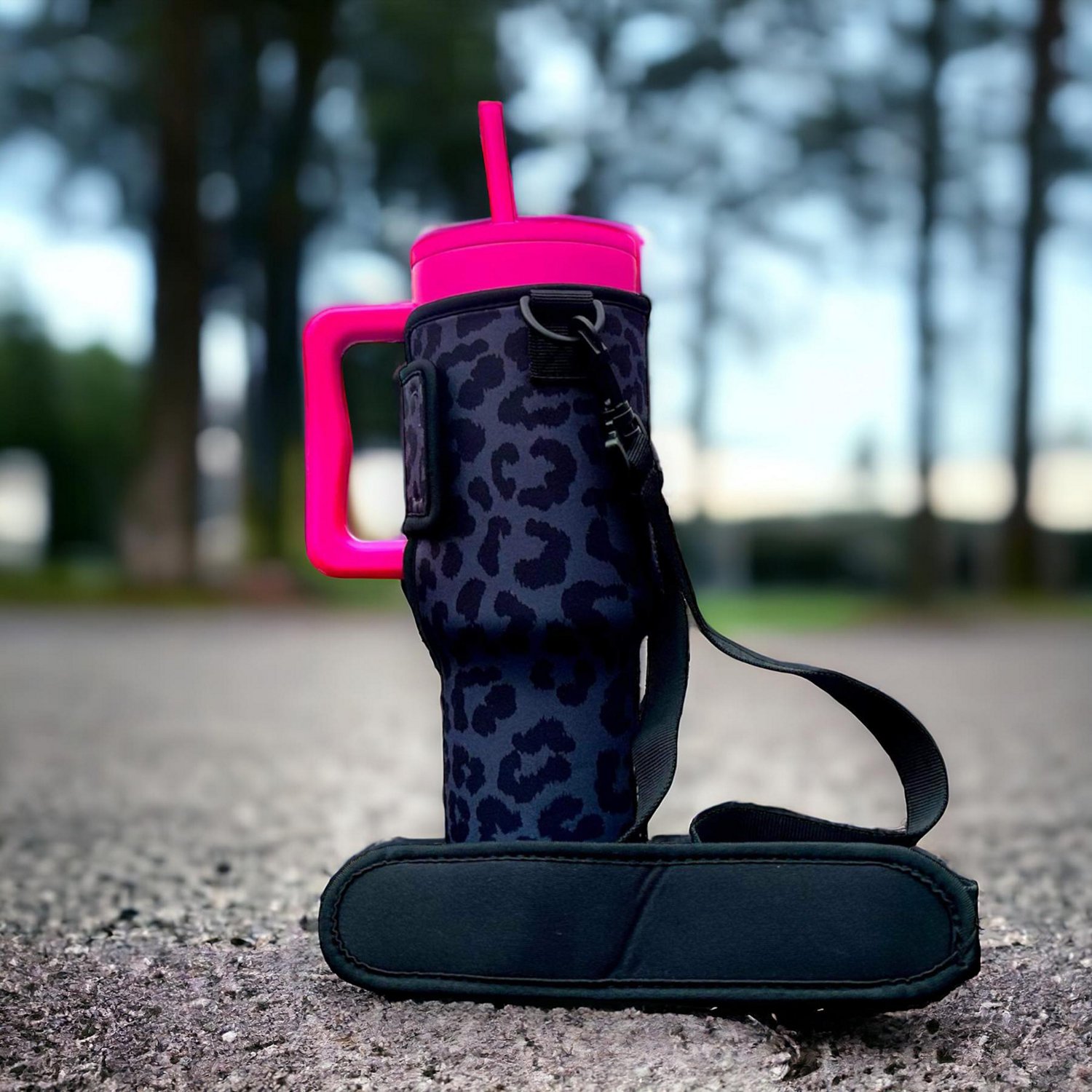 Lit Handlers Leopard 40 oz Handled Tumbler Carrying Sleeve