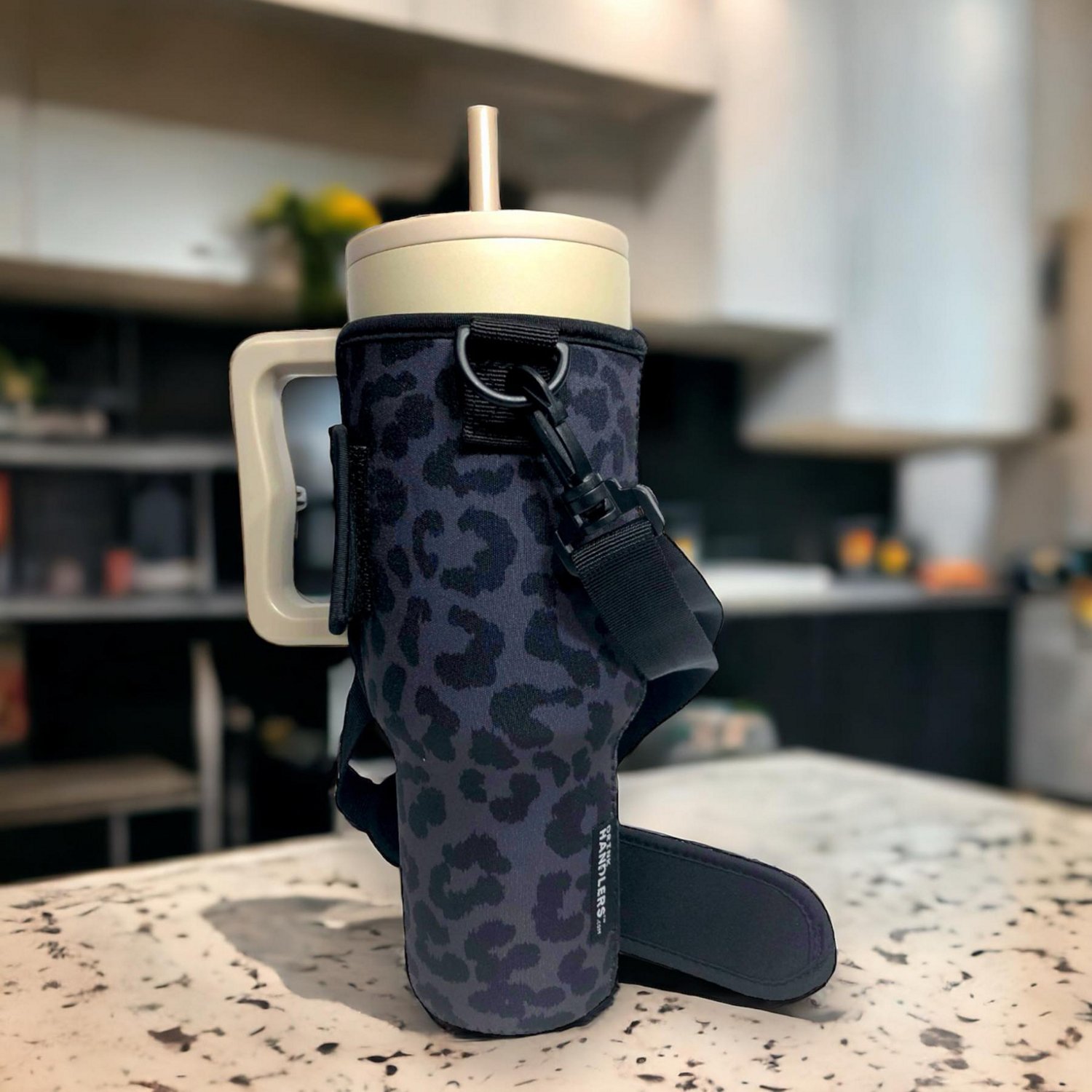 Lit Handlers Leopard 40 oz Handled Tumbler Carrying Sleeve                                                                       - view number 6