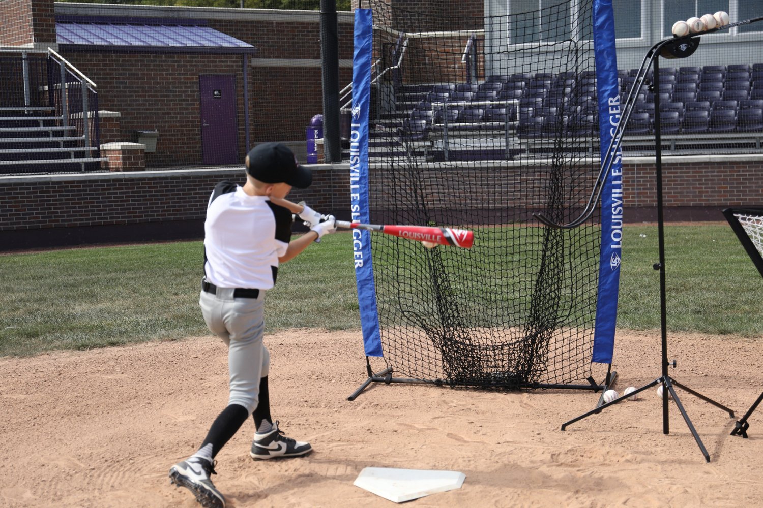 Louisville Slugger APEX Soft Toss Machine and Tee System                                                                         - view number 4