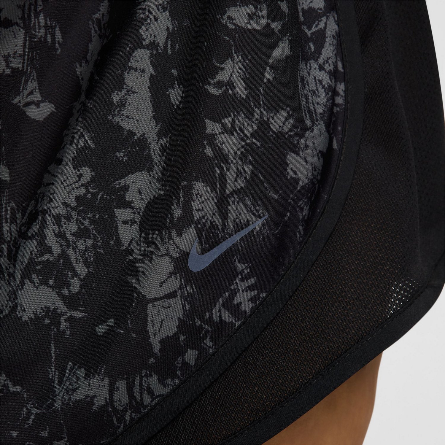 Nike Women's One Tempo Dri-FIT Printed Plus Size Running Shorts - view number 4