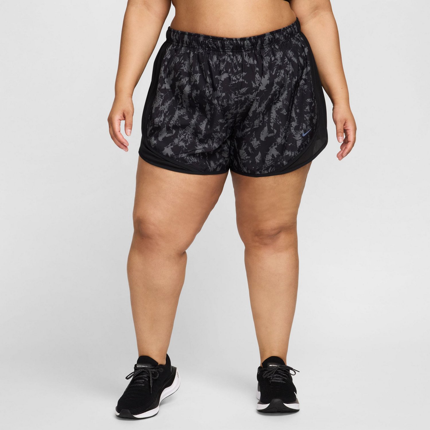 Nike Women's One Tempo Dri-FIT Printed Plus Size Running Shorts - view number 8